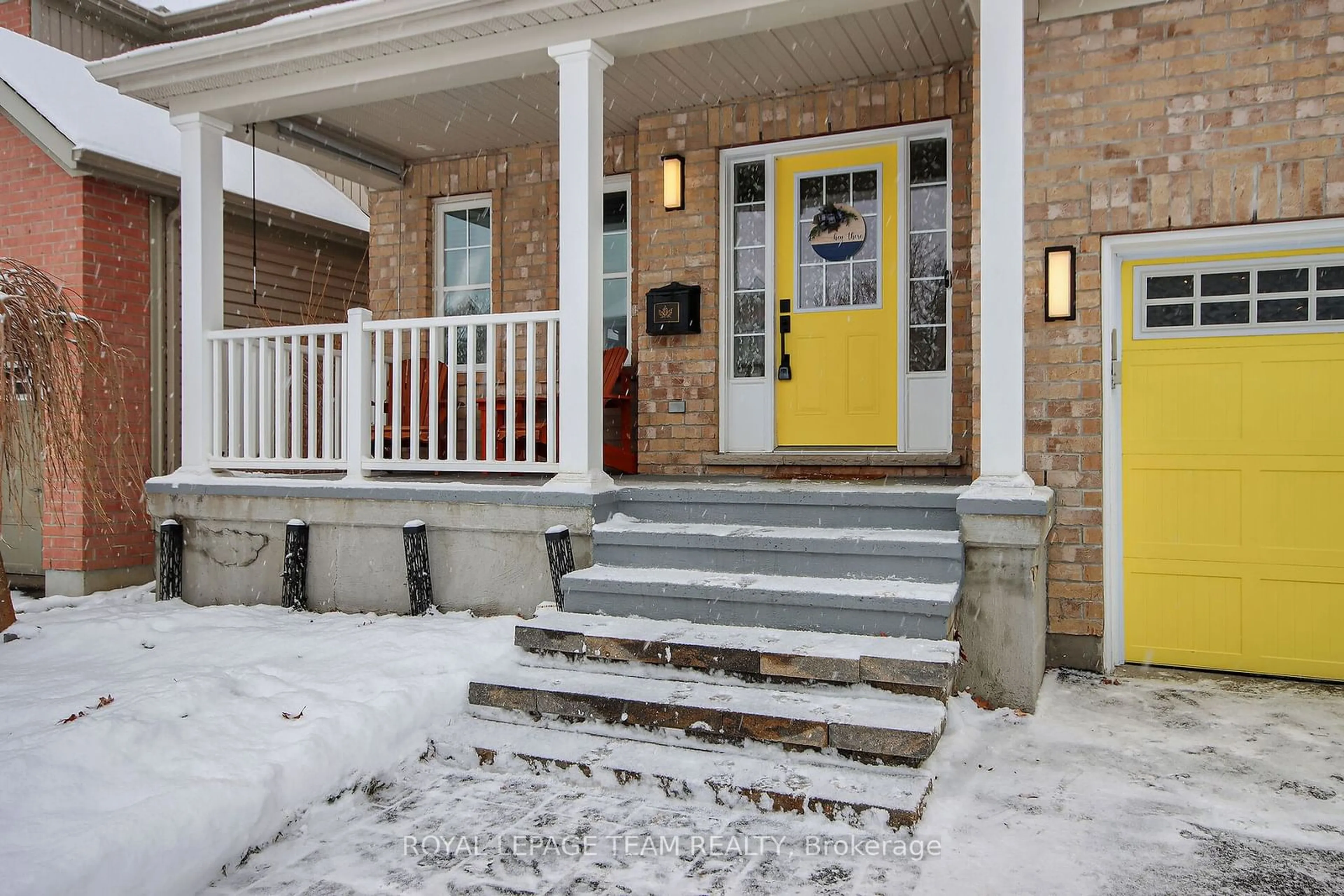 Indoor entryway for 510 Shawondasee St, Stittsville - Munster - Richmond Ontario K2S 0K5