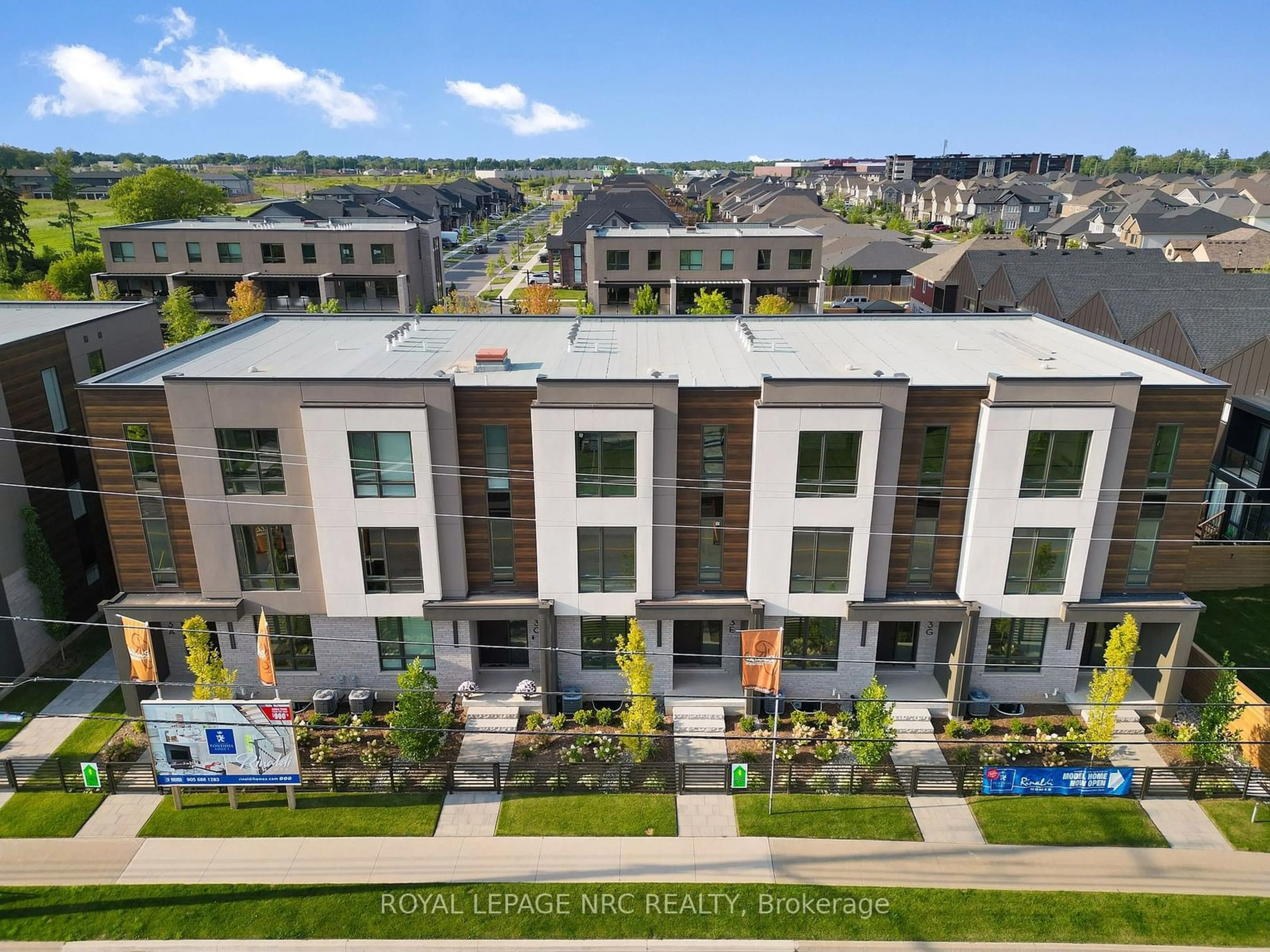 A pic from outside/outdoor area/front of a property/back of a property/a pic from drone, city buildings view from balcony for 153E Port Robinson Rd, Pelham Ontario L0S 1E0