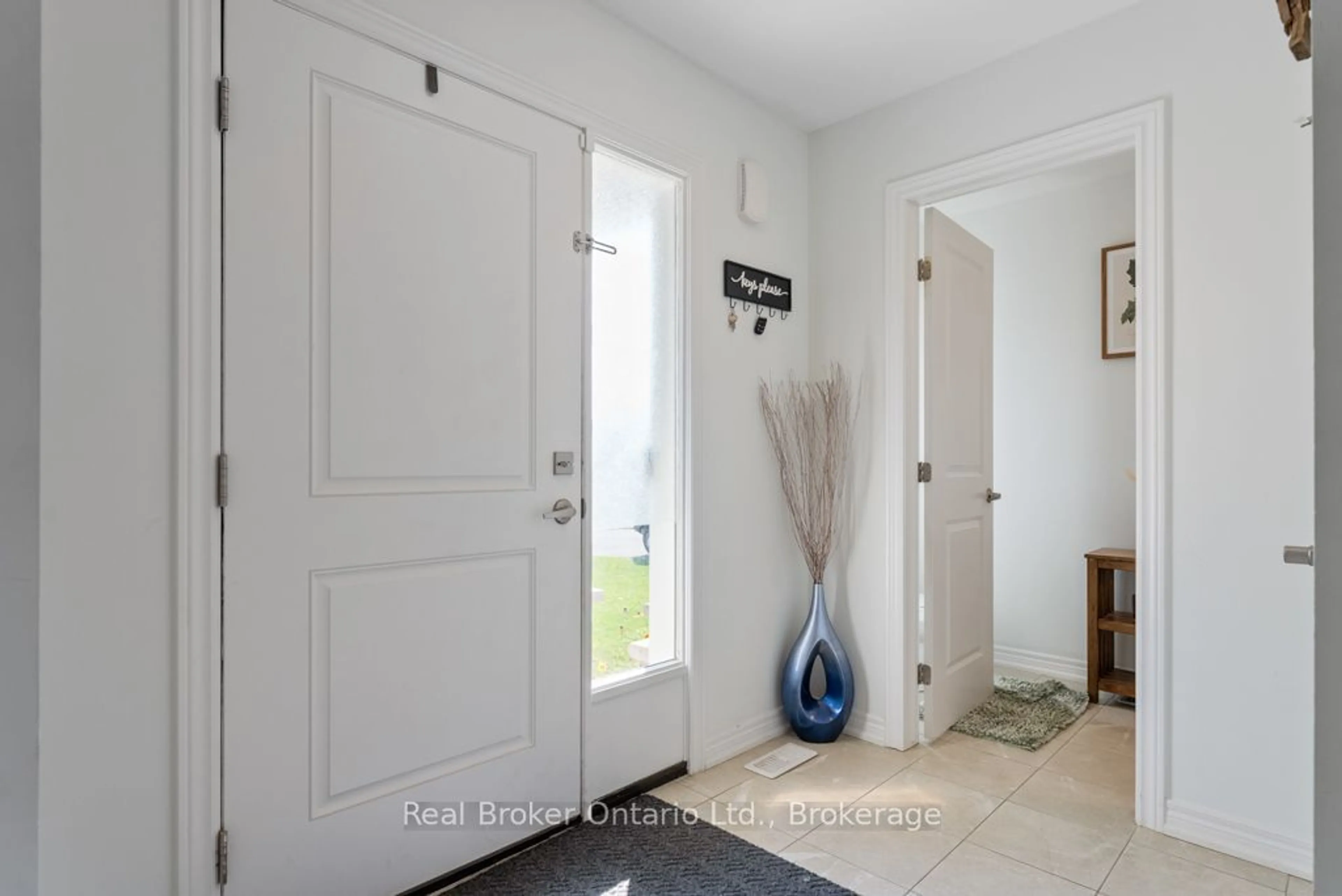 Indoor entryway for 18 Viger Dr, Welland Ontario L3B 0E3