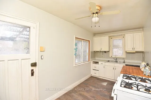 Additional property image - 160 Rosedale Ave
