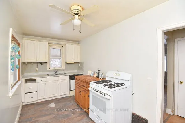 Additional property image - 160 Rosedale Ave