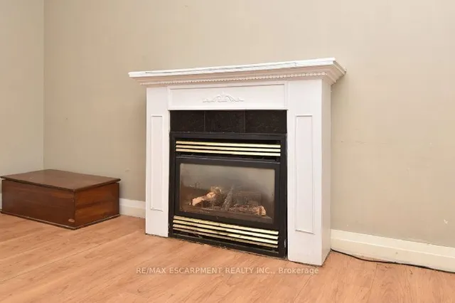 Additional property image - 160 Rosedale Ave