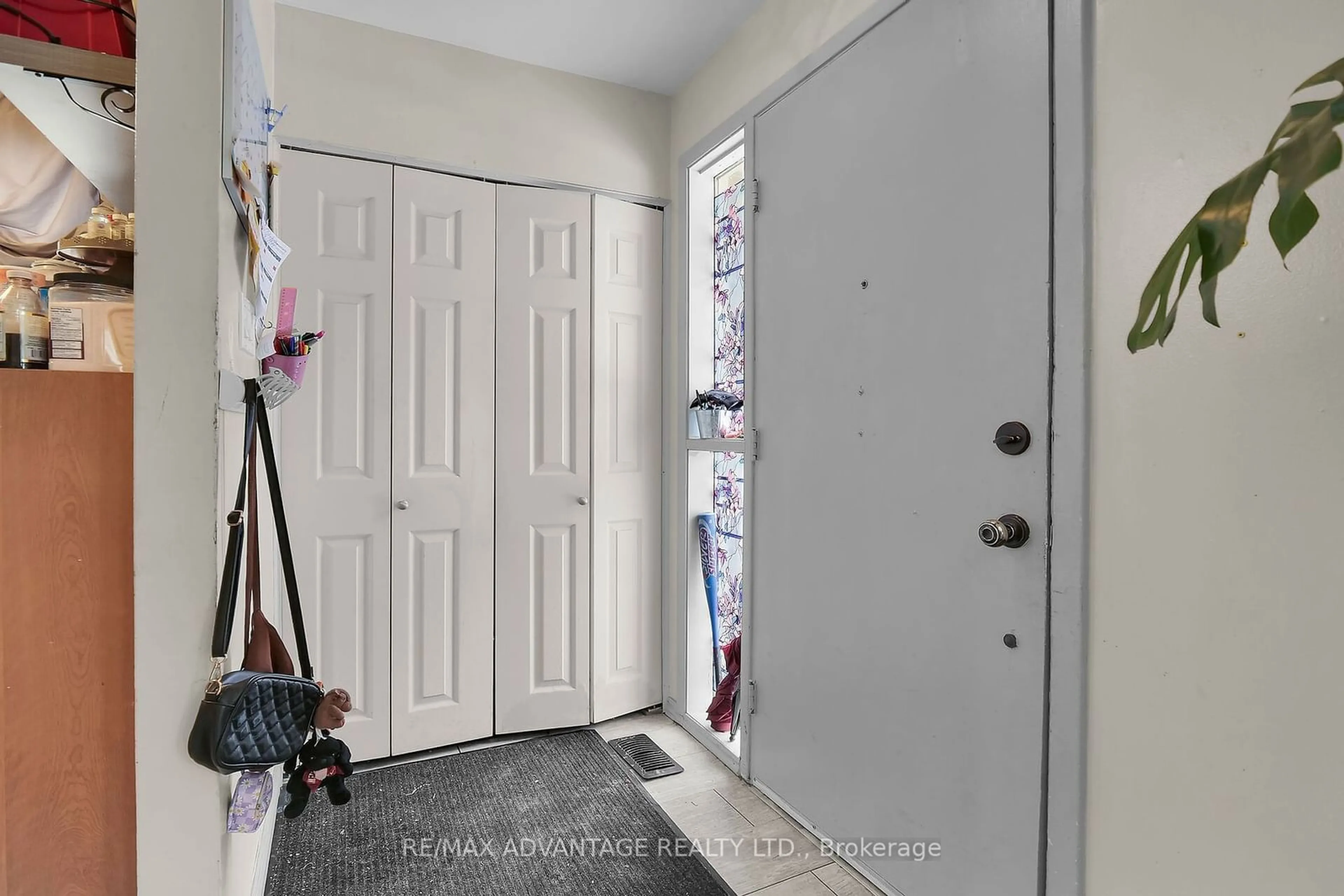 Indoor entryway for 157 Marconi Blvd, London Ontario N5V 1A6