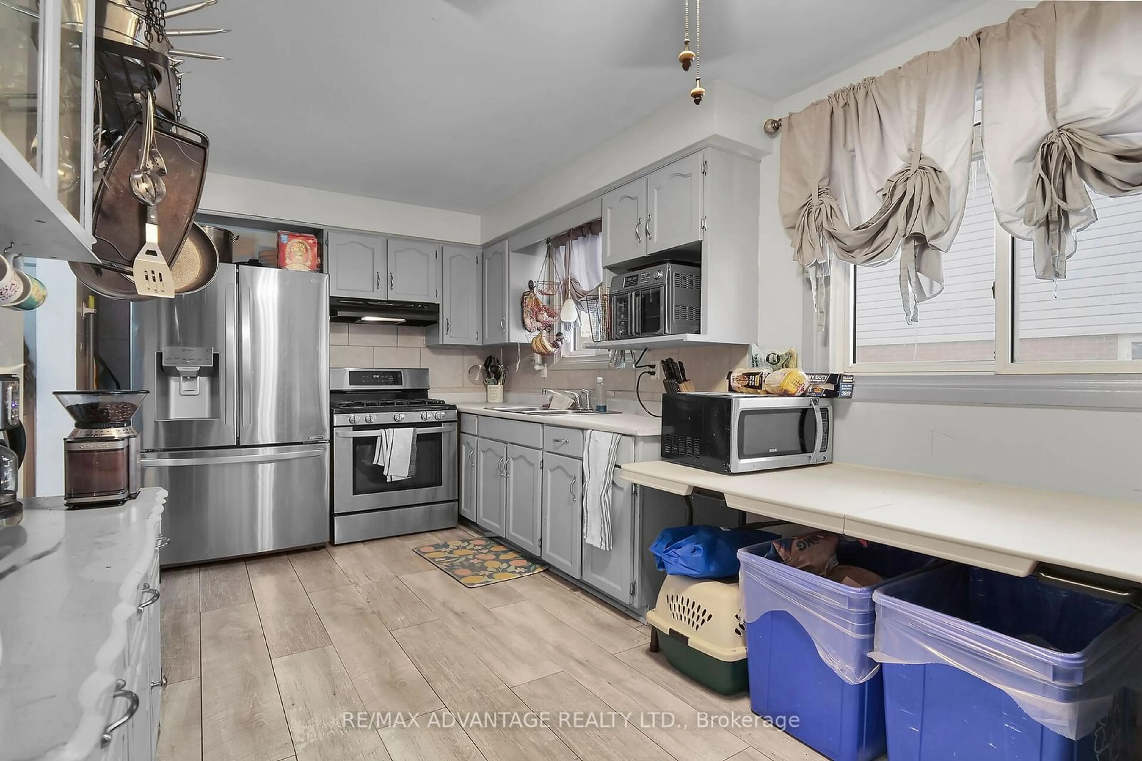 Open concept kitchen, unknown for 157 Marconi Blvd, London Ontario N5V 1A6