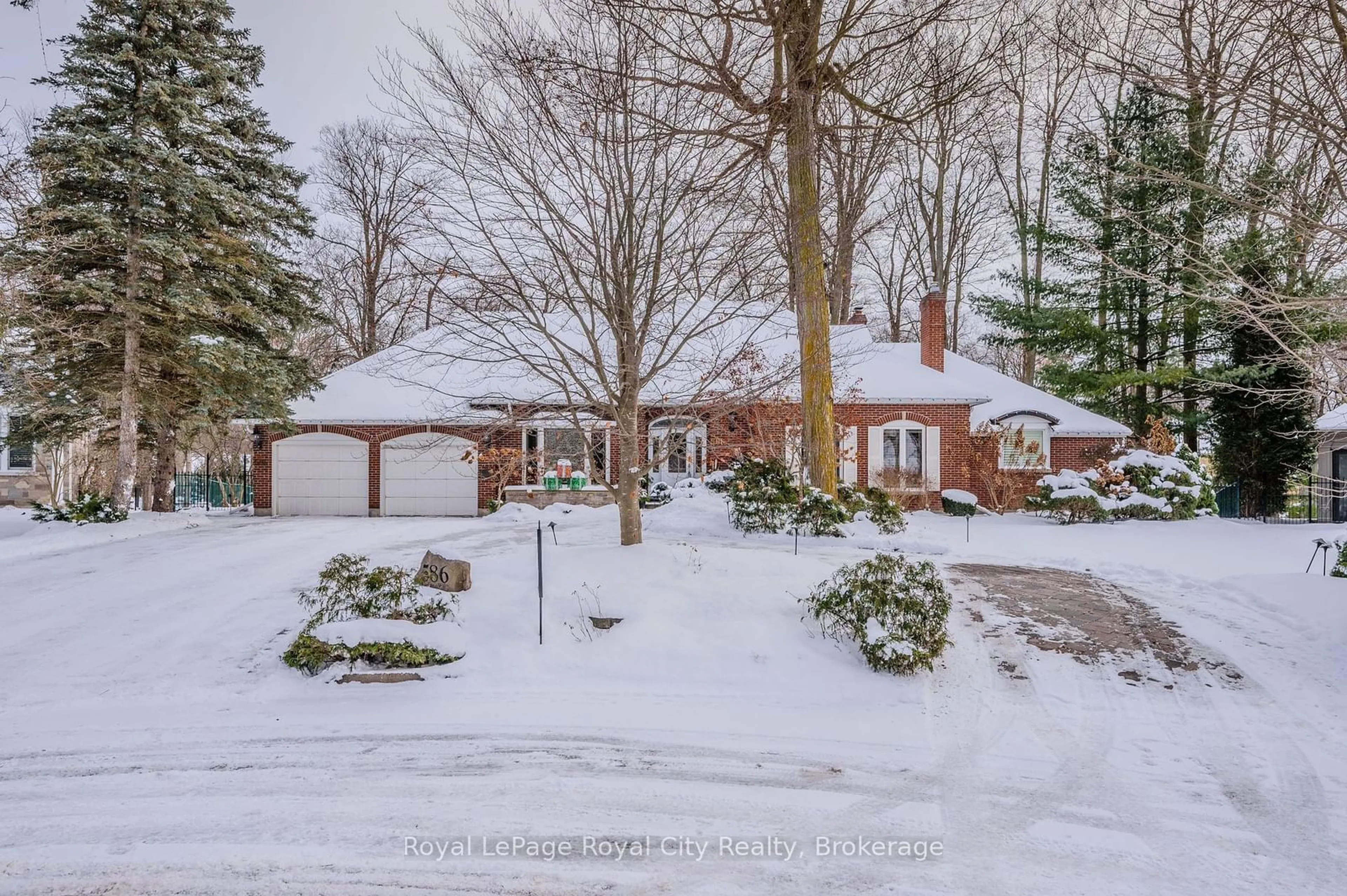 A pic from outside/outdoor area/front of a property/back of a property/a pic from drone, street for 586 Eastgate Walk, Waterloo Ontario N2K 2W2