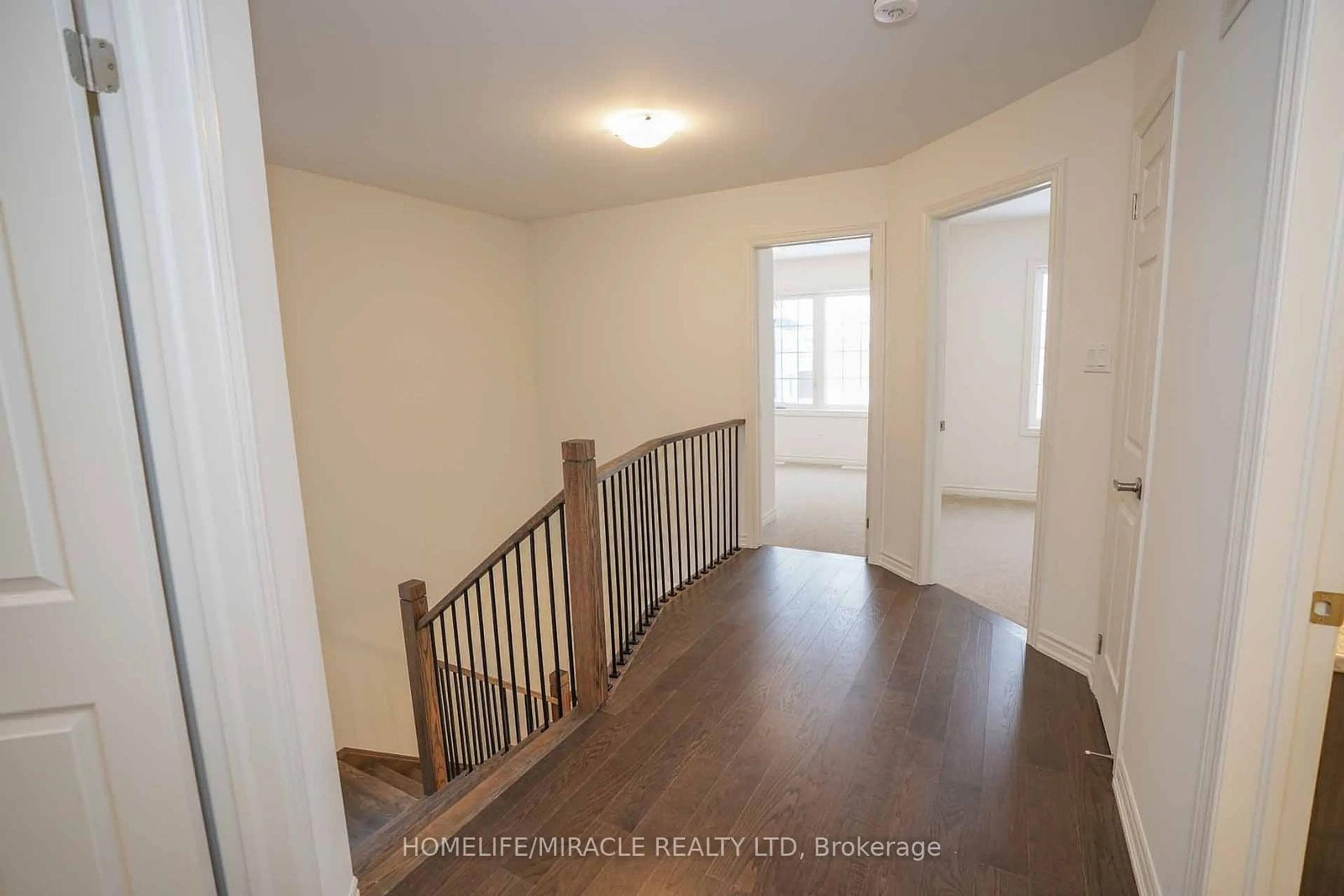 Indoor entryway for 240 Elliot Ave, Centre Wellington Ontario N1M 0J8