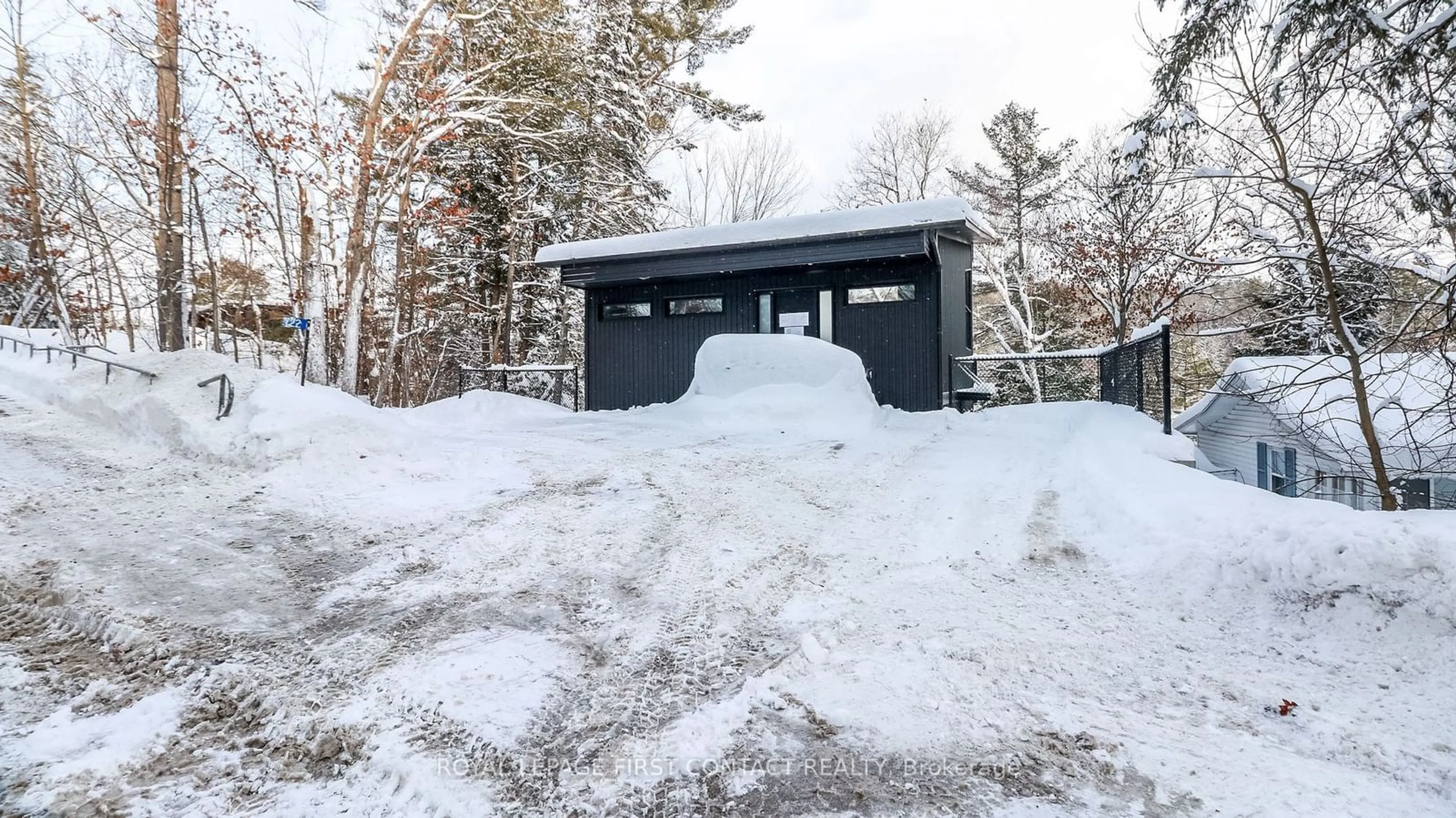 Shed for 722 Muskoka Rd 10 Rd, Huntsville Ontario P0B 1L0