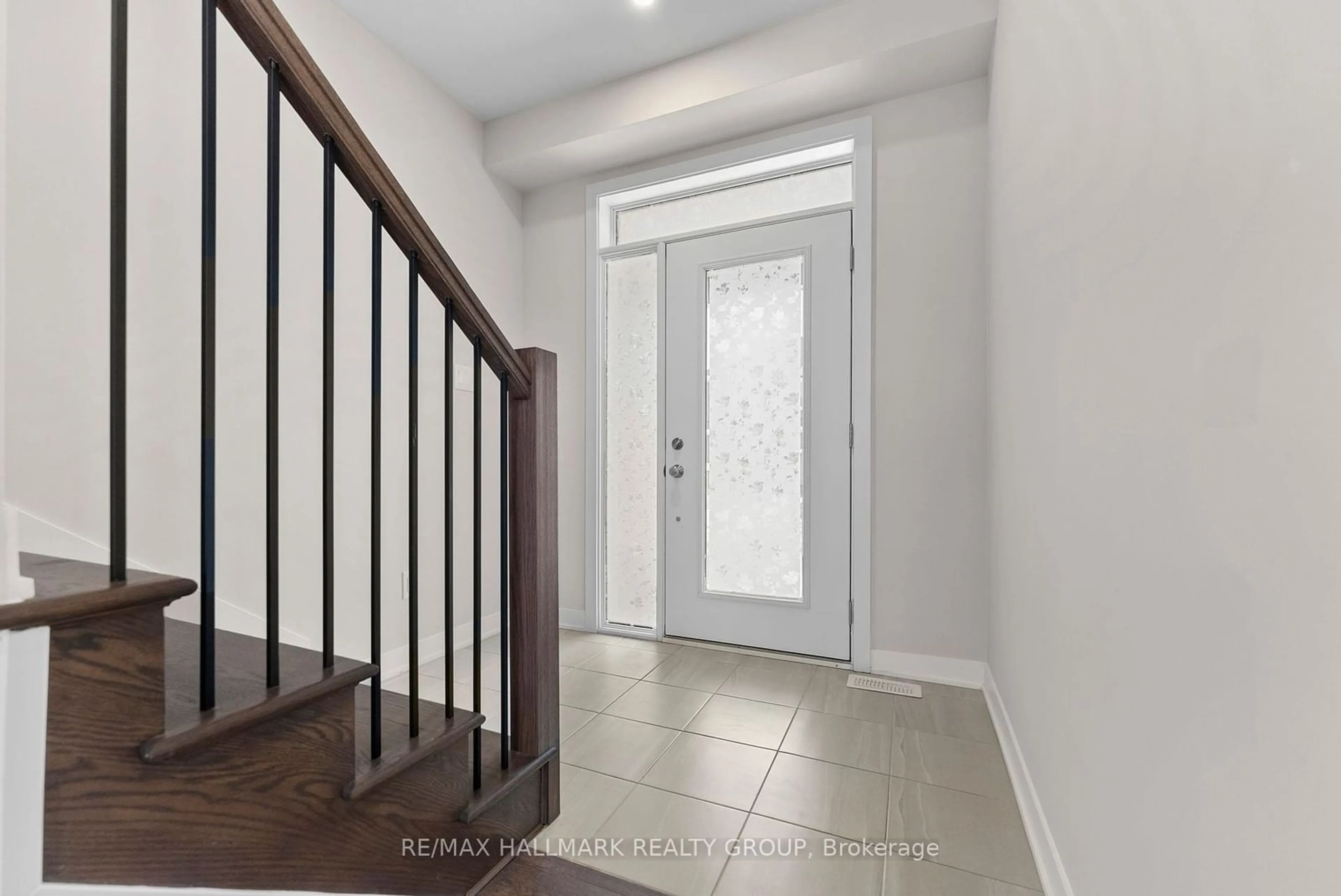 Indoor entryway for 249 Appalachian Circ, Barrhaven Ontario K2J 6X2