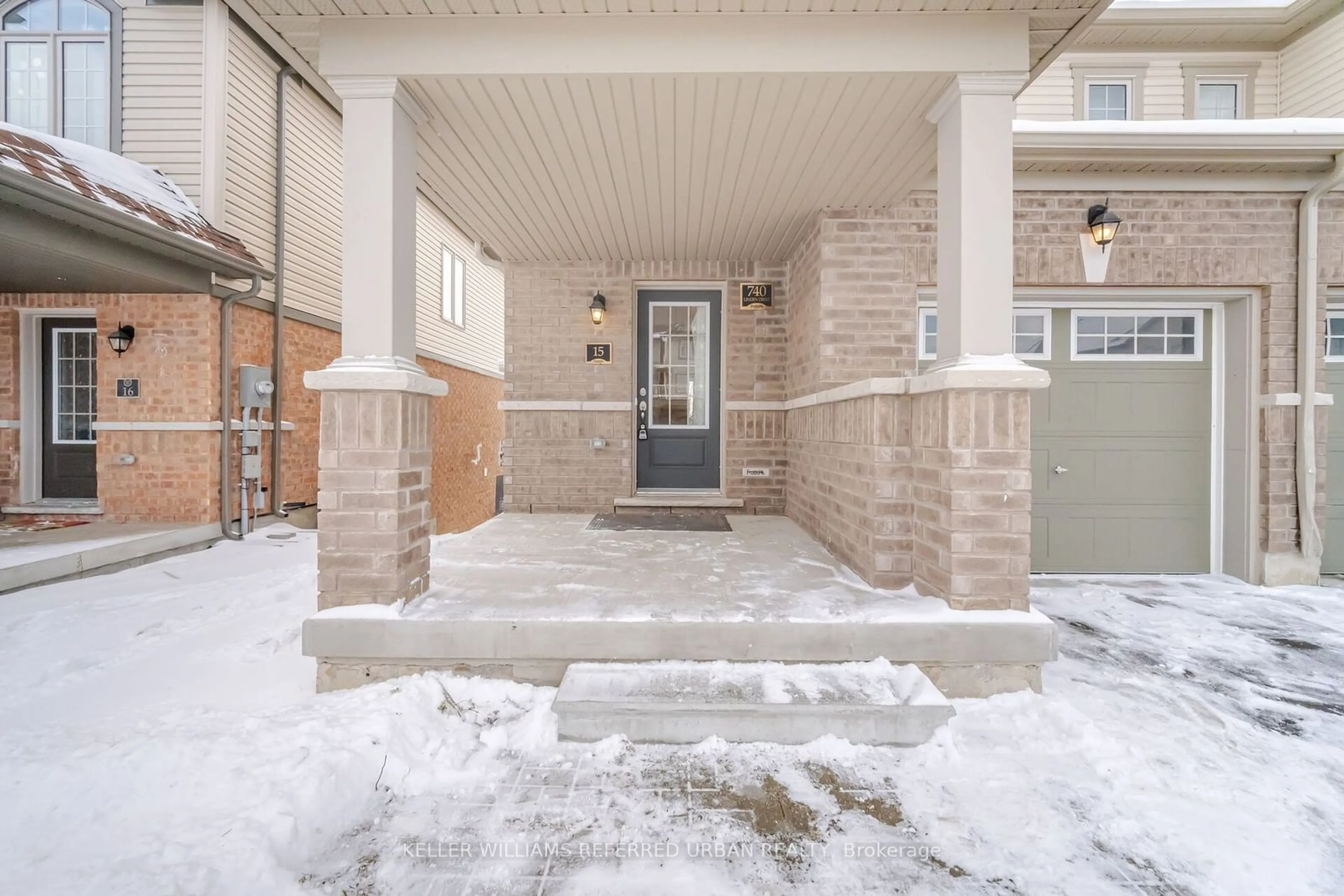 Indoor entryway for 740 Linden Dr #15, Cambridge Ontario N3H 0E3