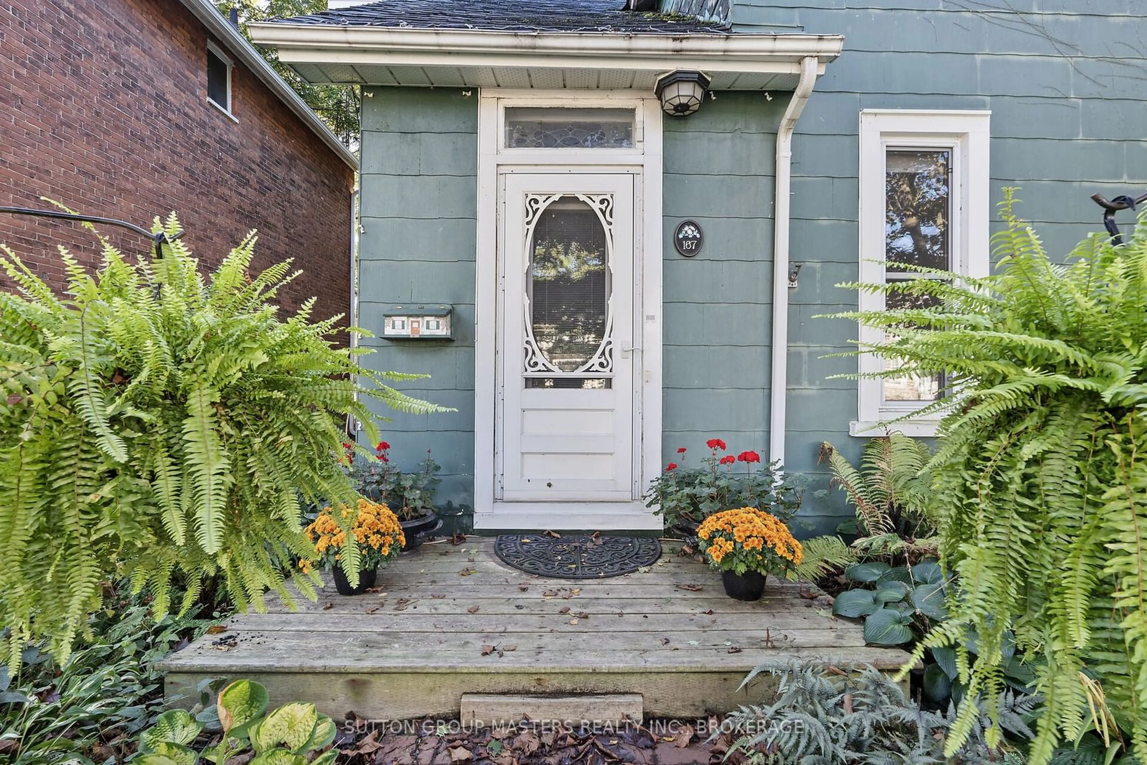 Indoor entryway for 167 Brock St, Gananoque Ontario K7G 1K3