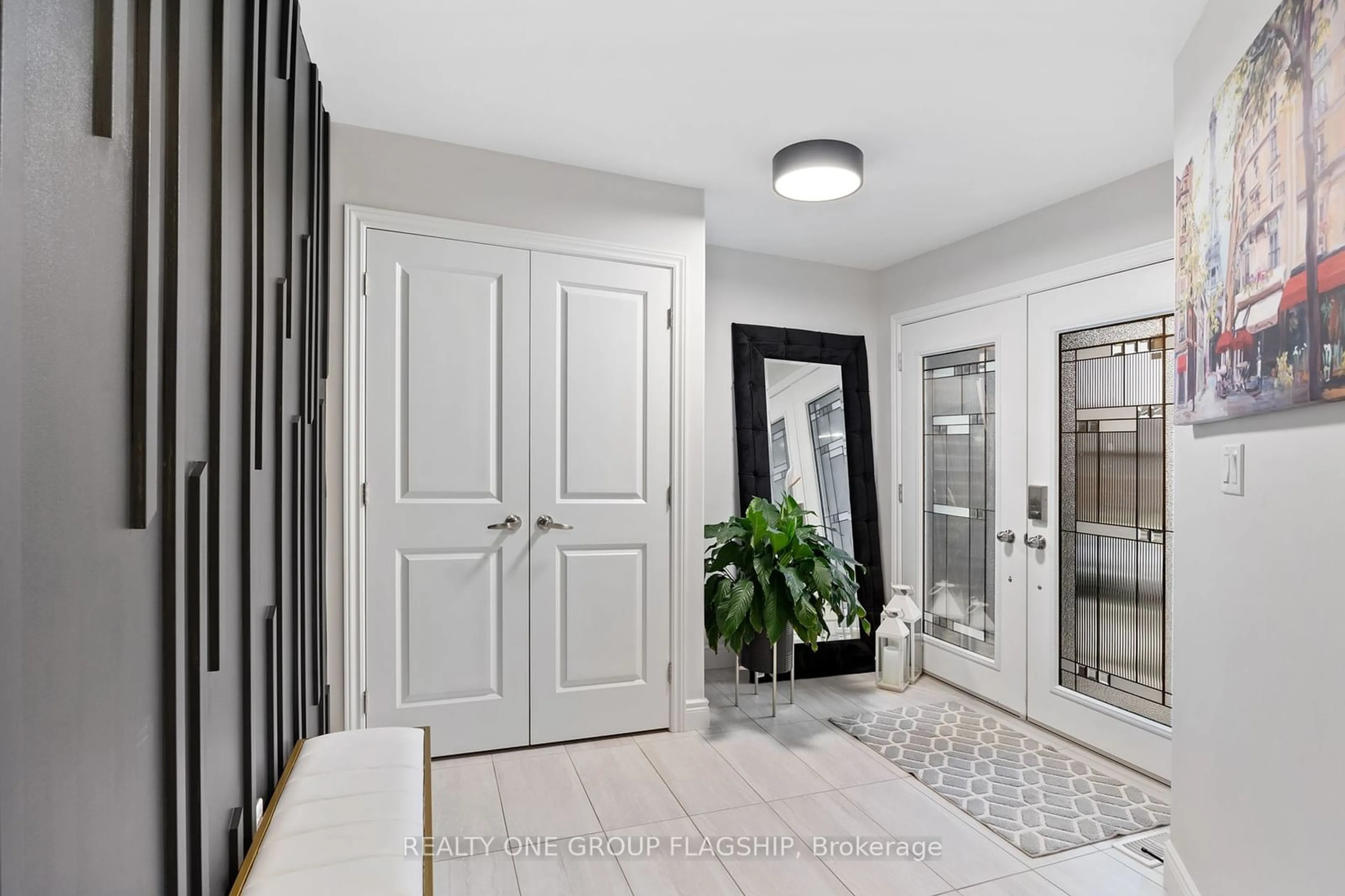 Indoor entryway for 1176 Kamloops St, Windsor Ontario N8W 0B1