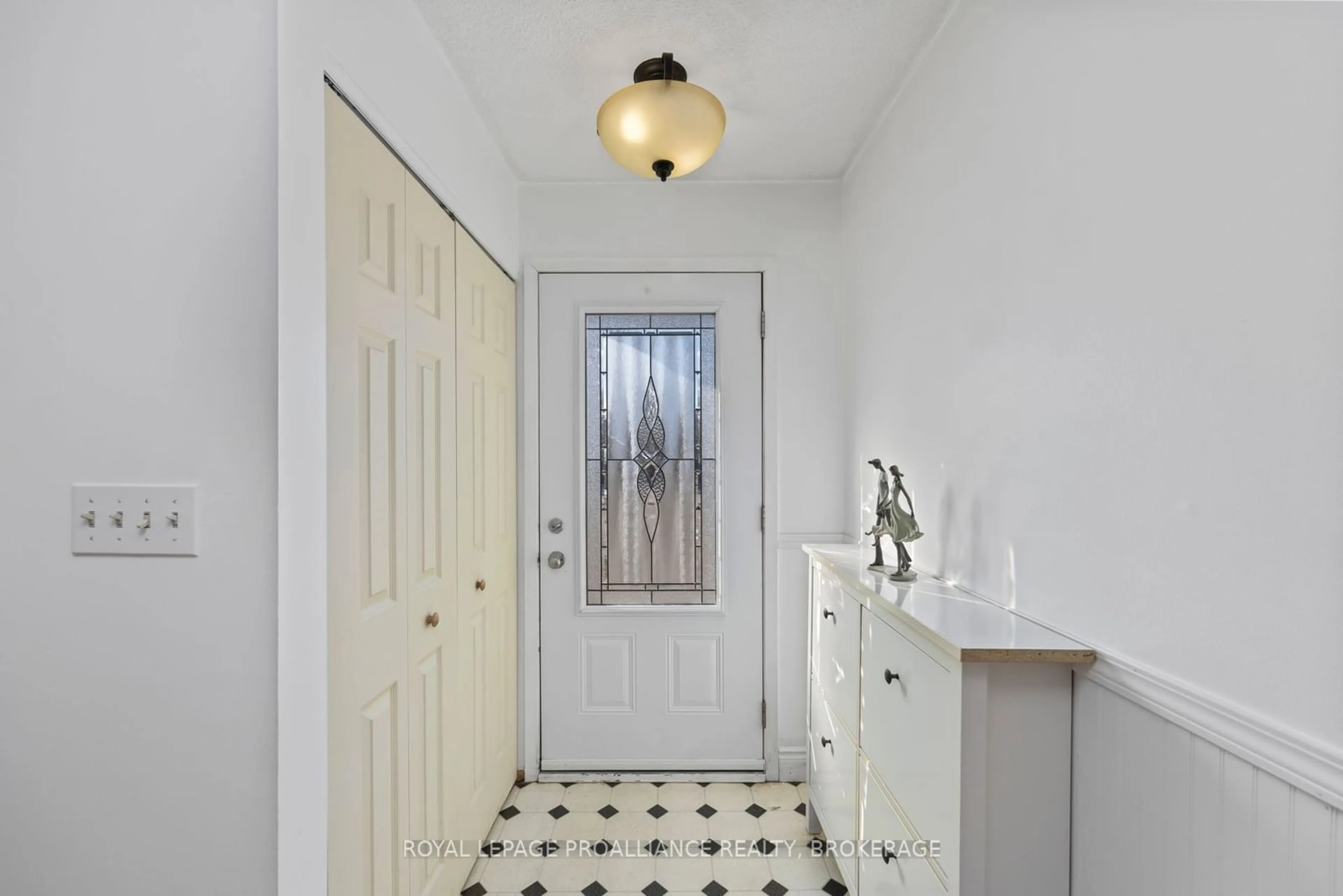 Indoor entryway for 57 Wycliffe Cres, Kingston Ontario K7K 5Z2