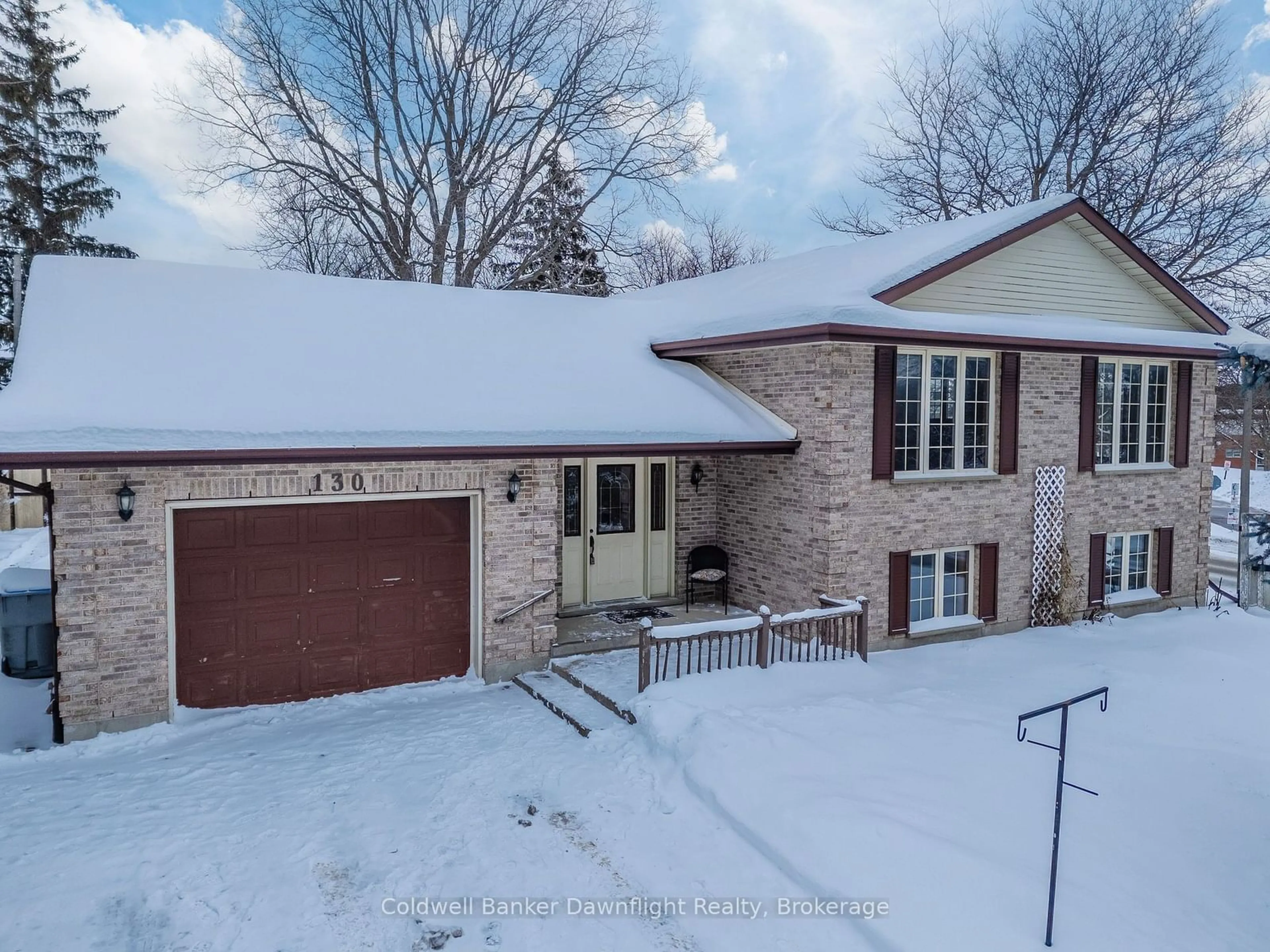 A pic from outside/outdoor area/front of a property/back of a property/a pic from drone, street for 130 Goderich St, Huron East Ontario N0K 1W0