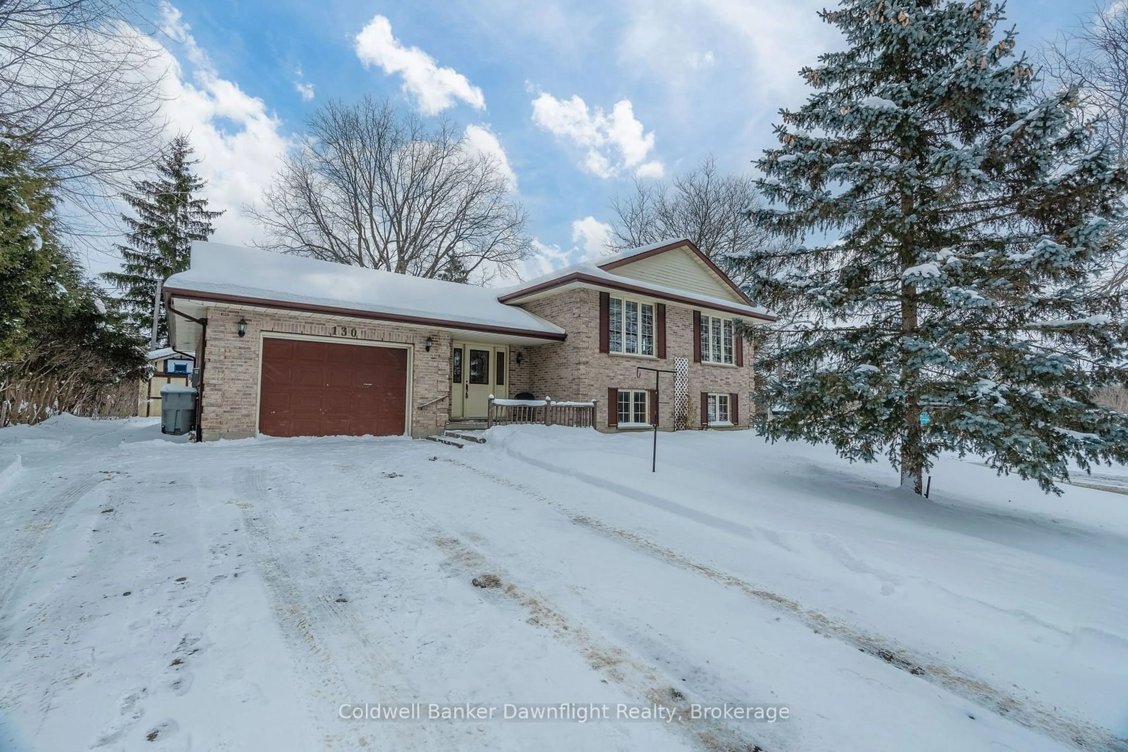 A pic from outside/outdoor area/front of a property/back of a property/a pic from drone, street for 130 Goderich St, Huron East Ontario N0K 1W0