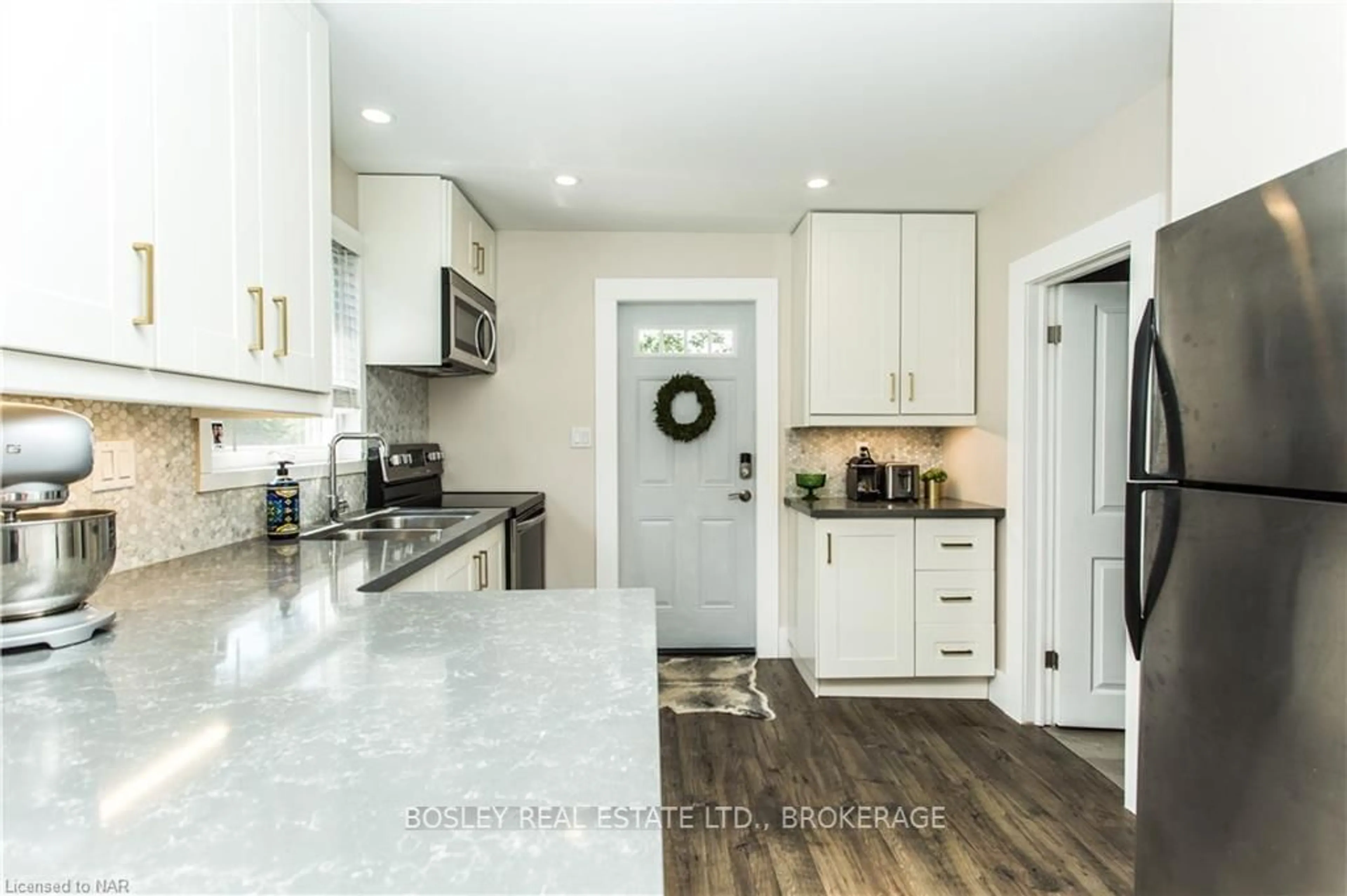 Open concept kitchen, ceramic/tile floor for 27 IDA St, St. Catharines Ontario L2R 3X2