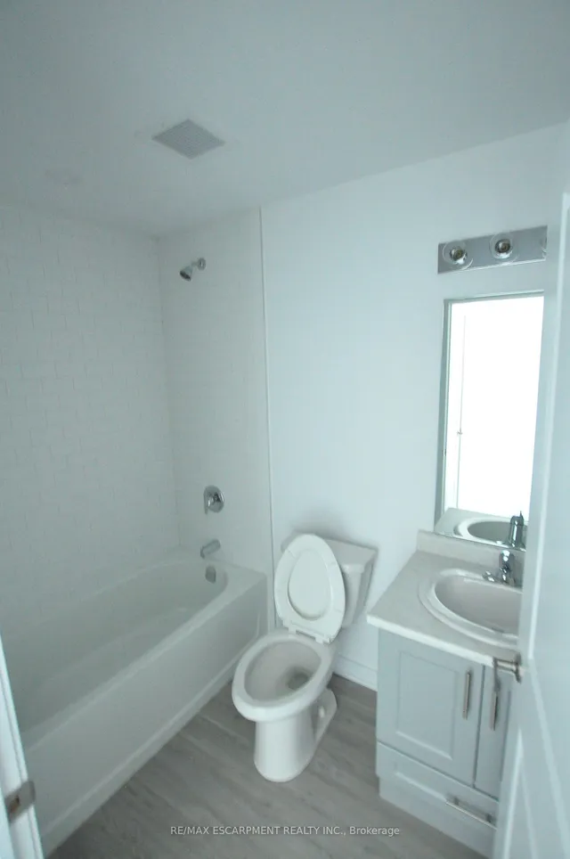 Additional property image - 450 Dundas St Unit 319