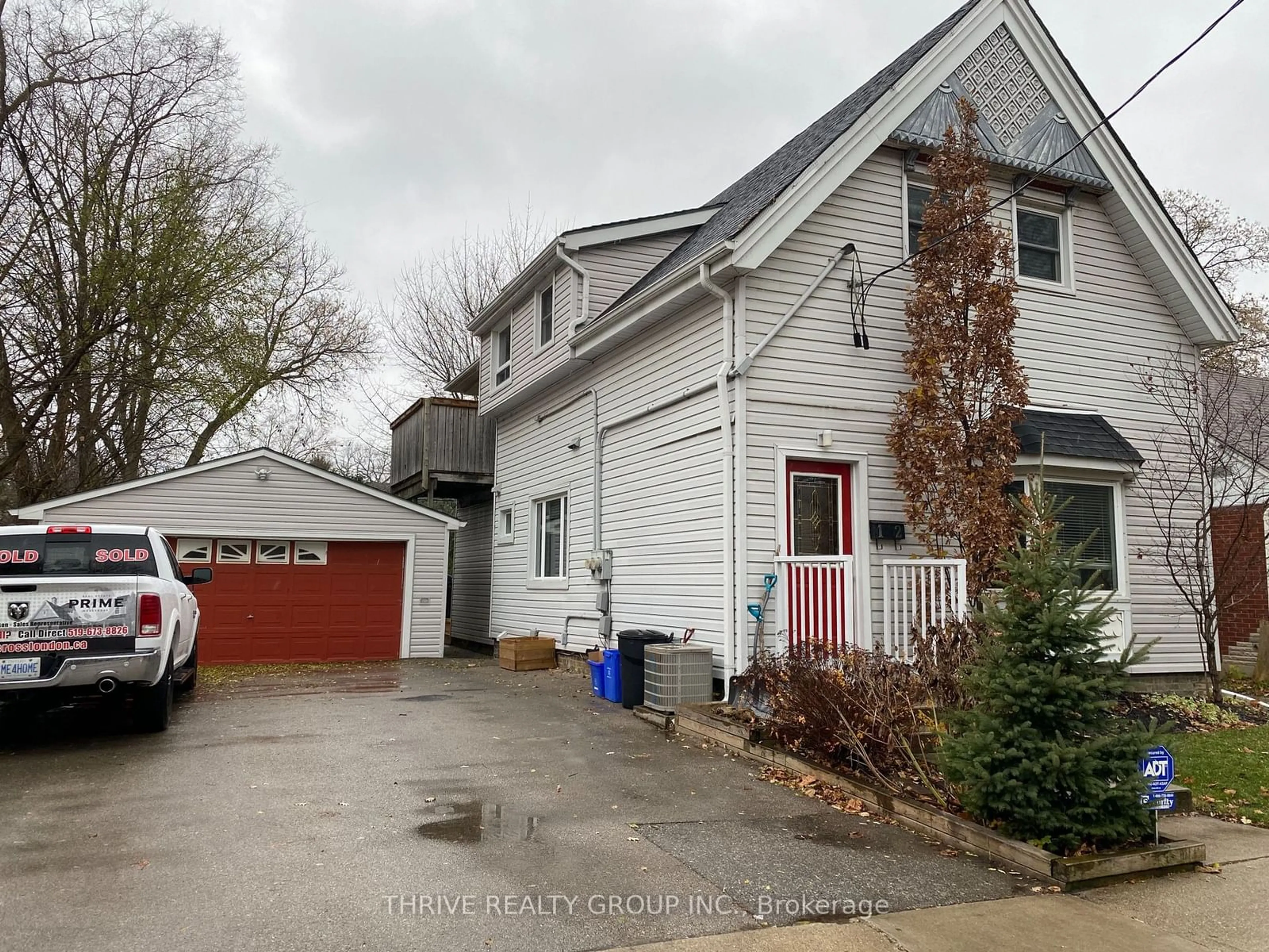 A pic from outside/outdoor area/front of a property/back of a property/a pic from drone, street for 12 Edith St, London Ontario N6H 2E8