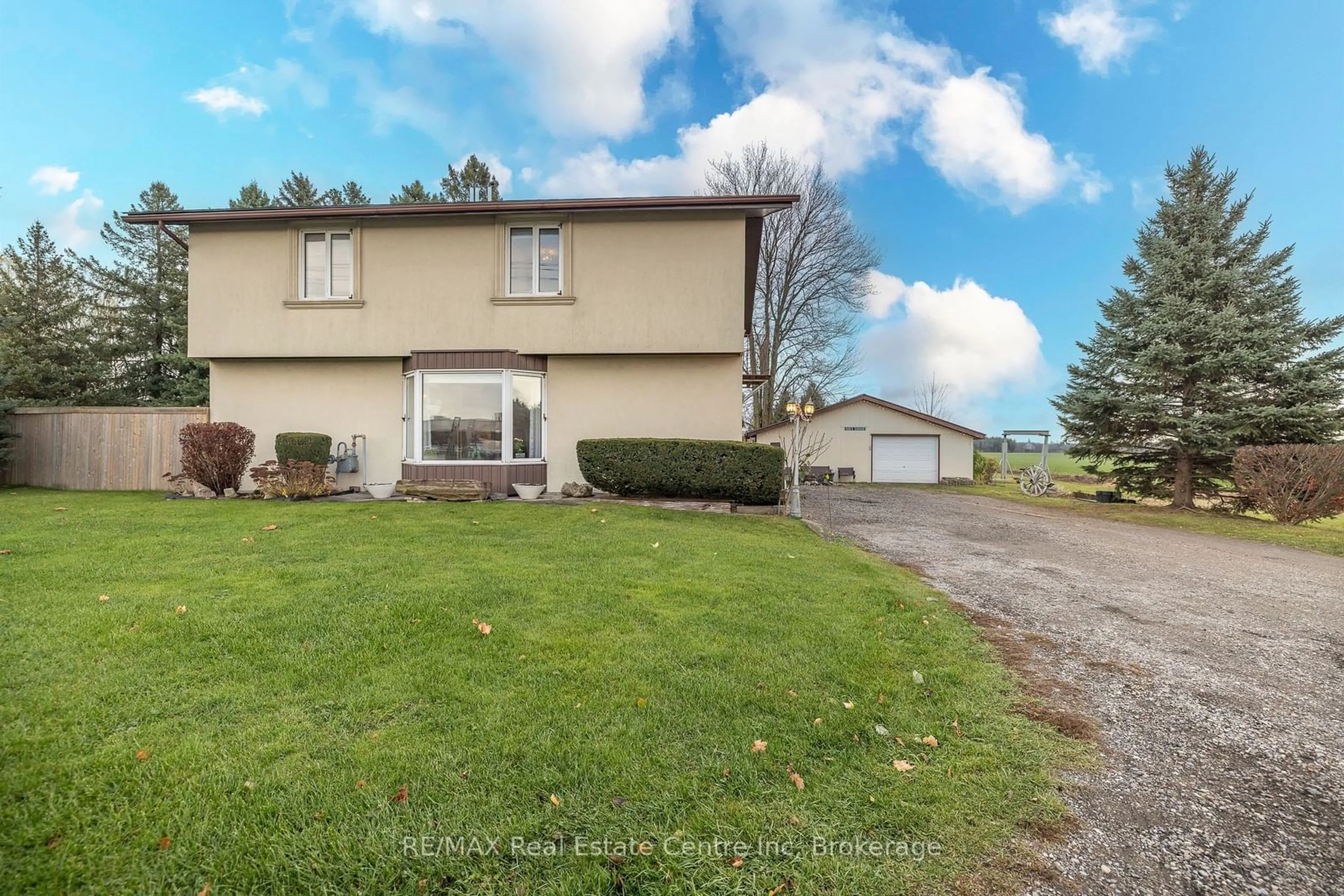 A pic from outside/outdoor area/front of a property/back of a property/a pic from drone, street for 7147 Wellington Rd 124 Rd, Guelph/Eramosa Ontario N1H 6J3