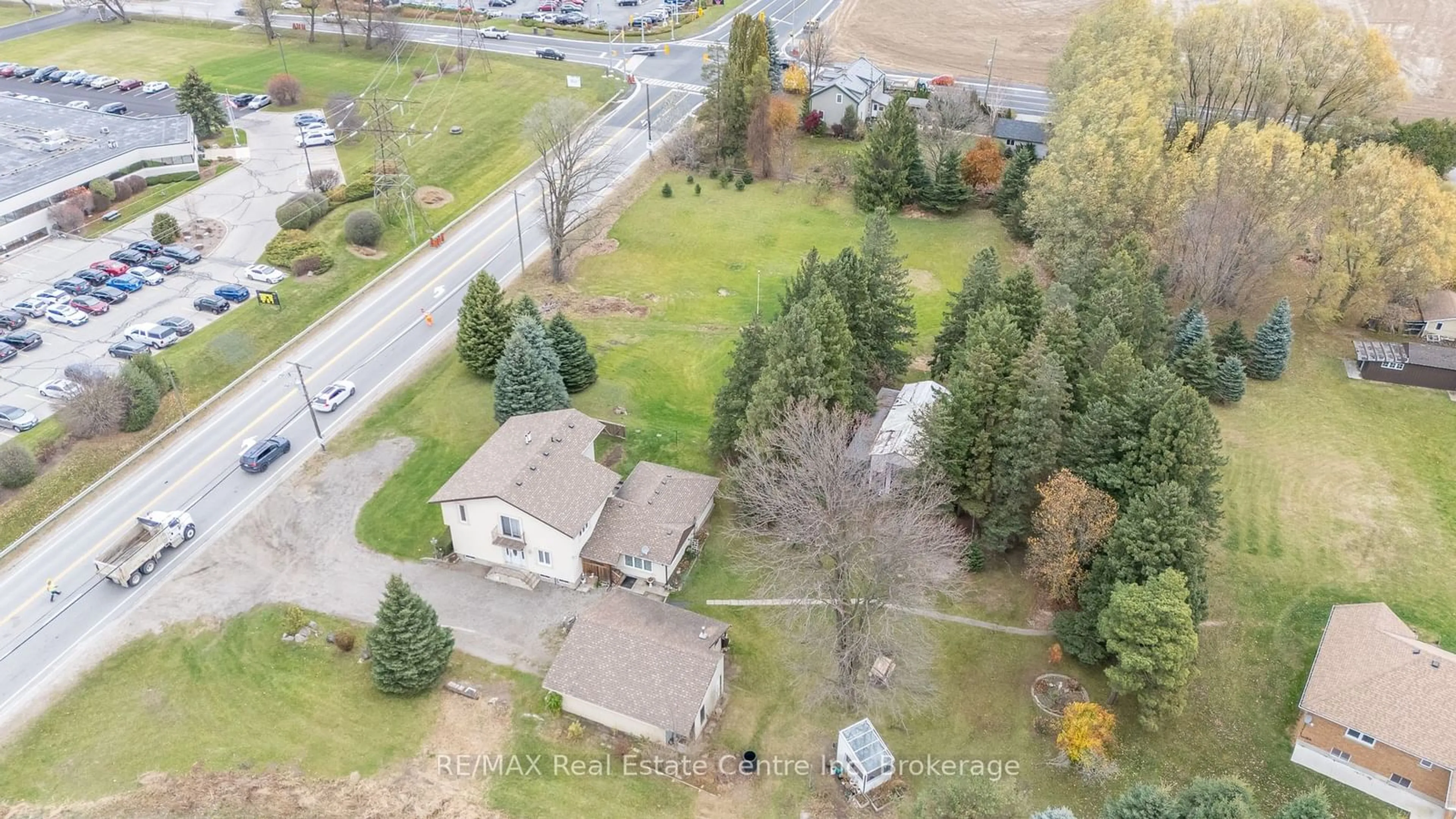 A pic from outside/outdoor area/front of a property/back of a property/a pic from drone, street for 7147 Wellington Rd 124 Rd, Guelph/Eramosa Ontario N1H 6J3