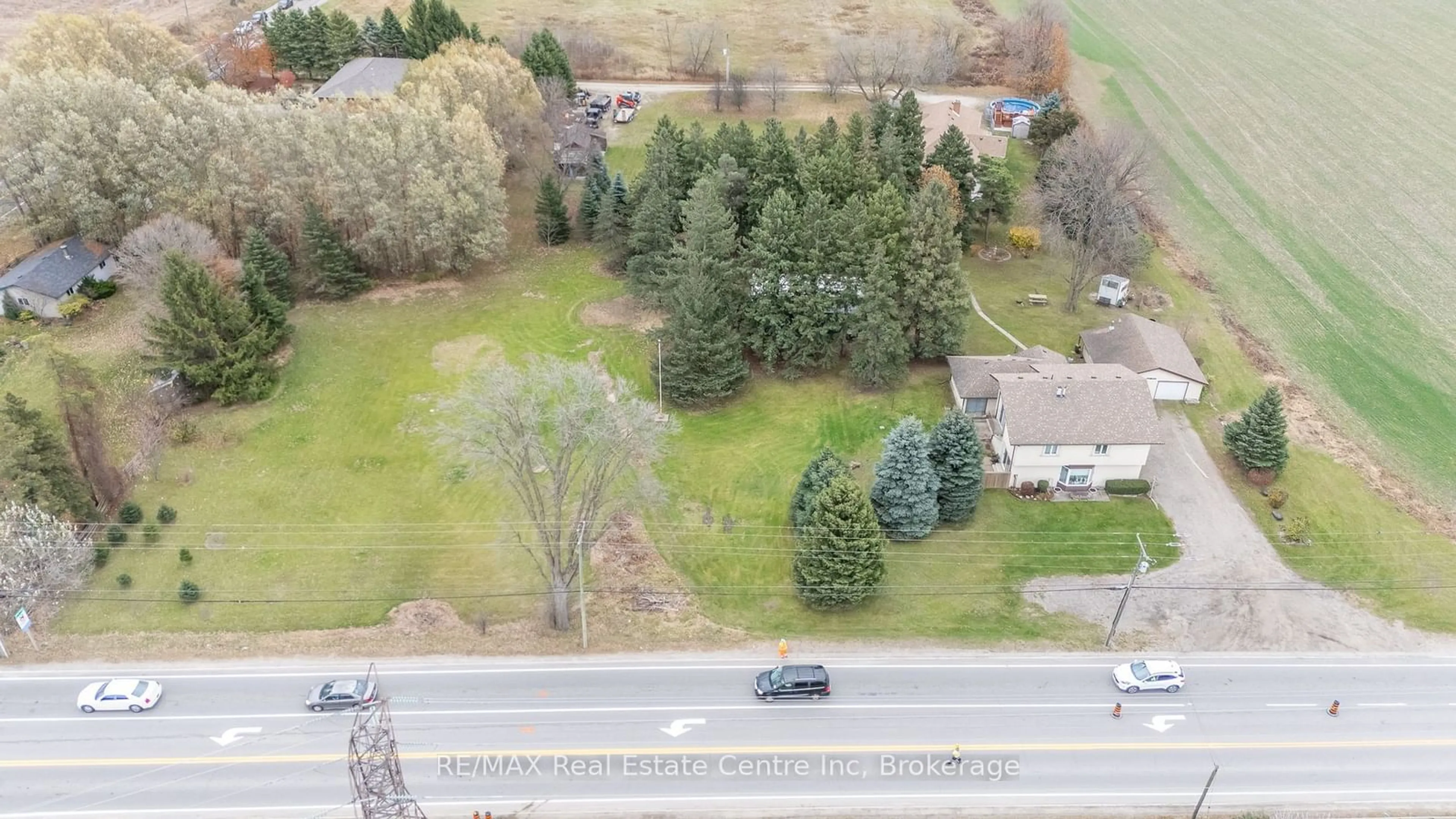 A pic from outside/outdoor area/front of a property/back of a property/a pic from drone, unknown for 7147 Wellington Rd 124 Rd, Guelph/Eramosa Ontario N1H 6J3