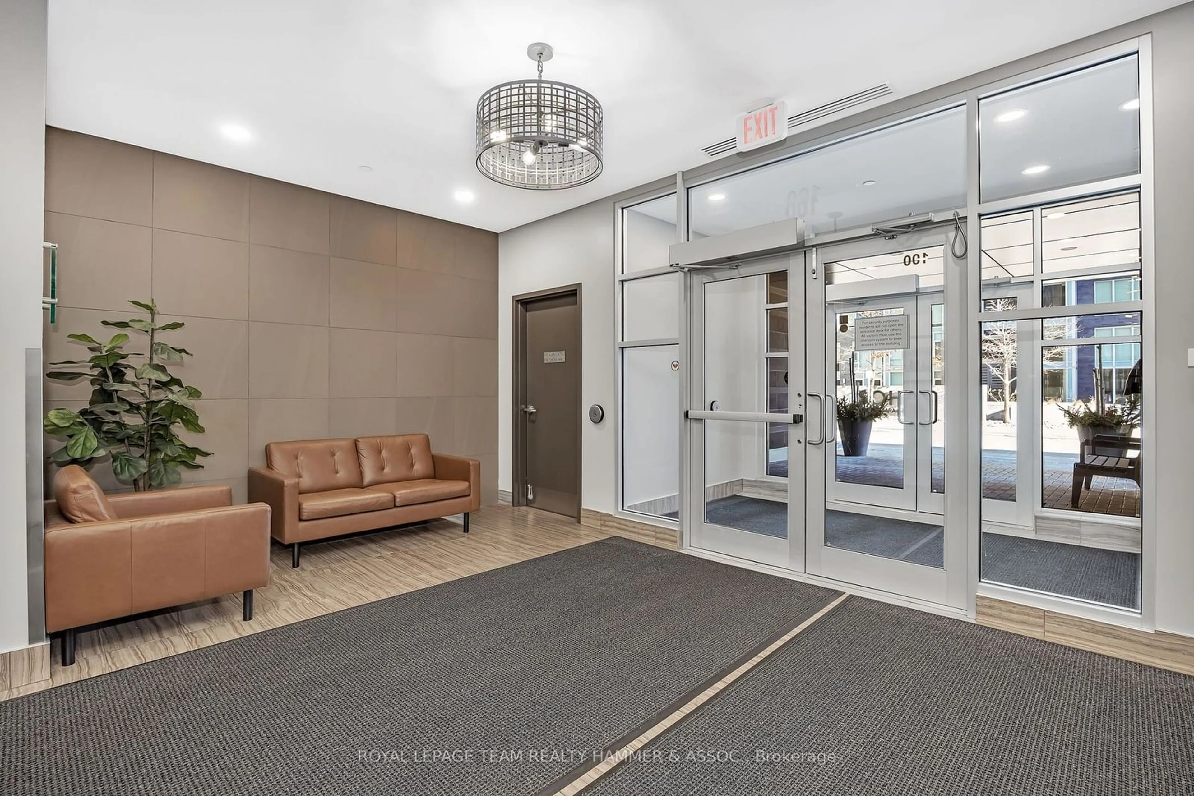 Indoor foyer for 100 Champagne Ave #408, Dows Lake - Civic Hospital and Area Ontario K1S 4P4