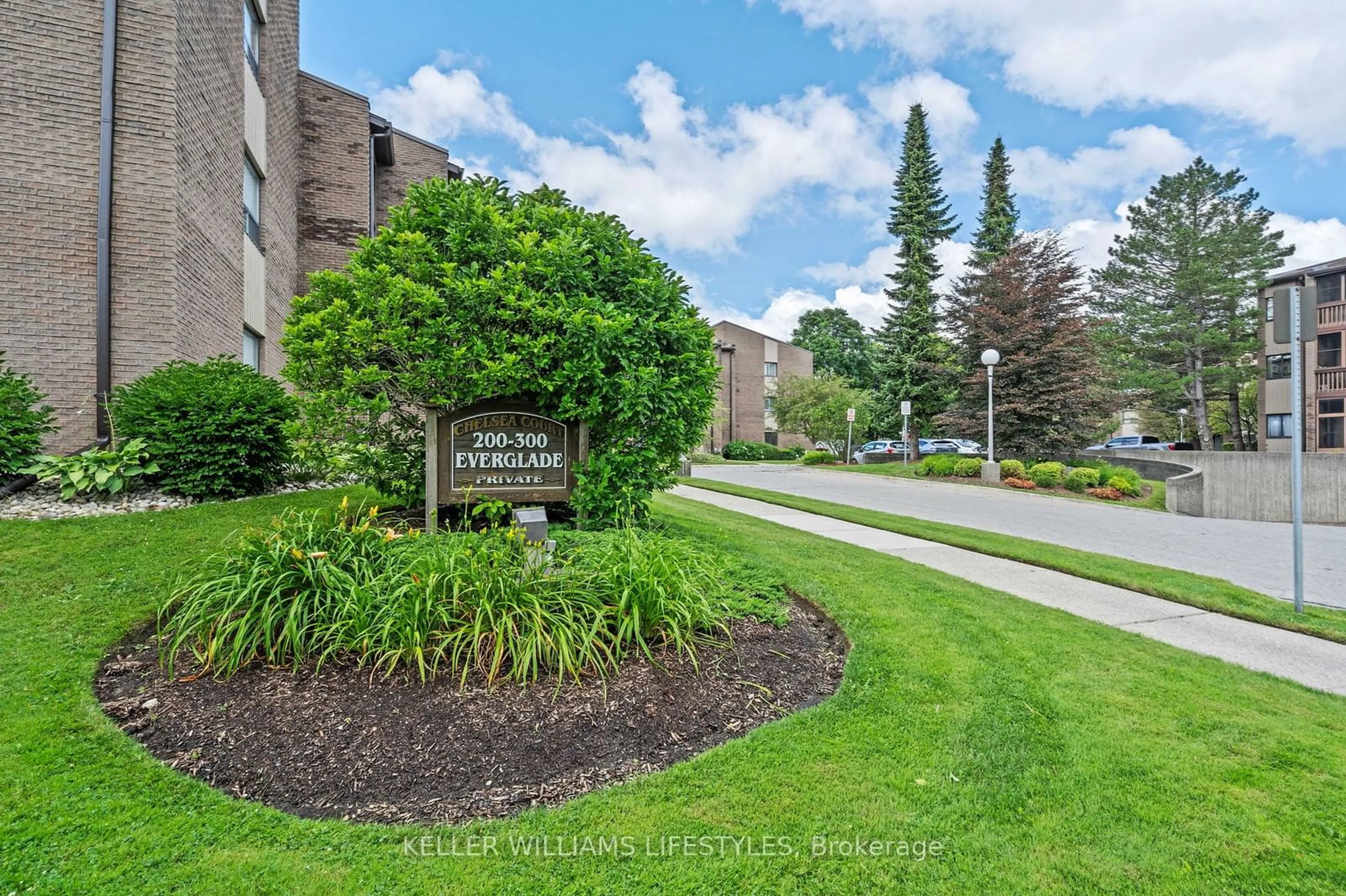 Unknown for 300 Everglade Cres #116, London Ontario N6H 4P8