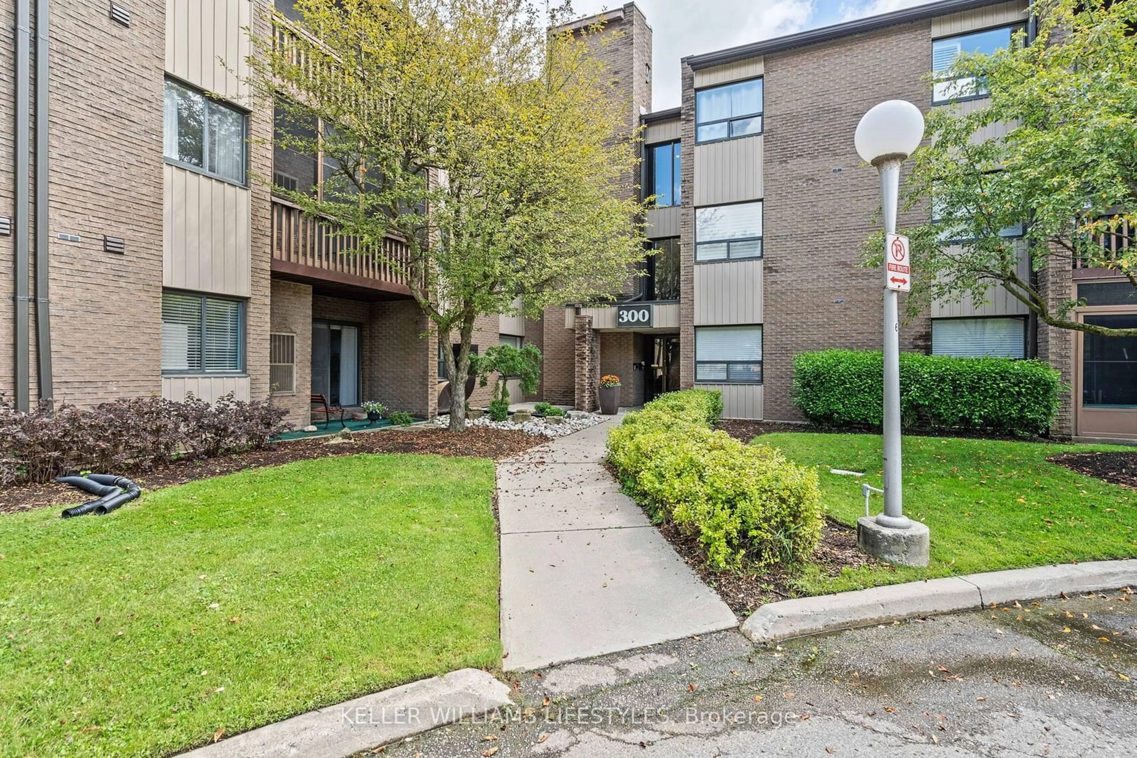 Unknown for 300 Everglade Cres #116, London Ontario N6H 4P8