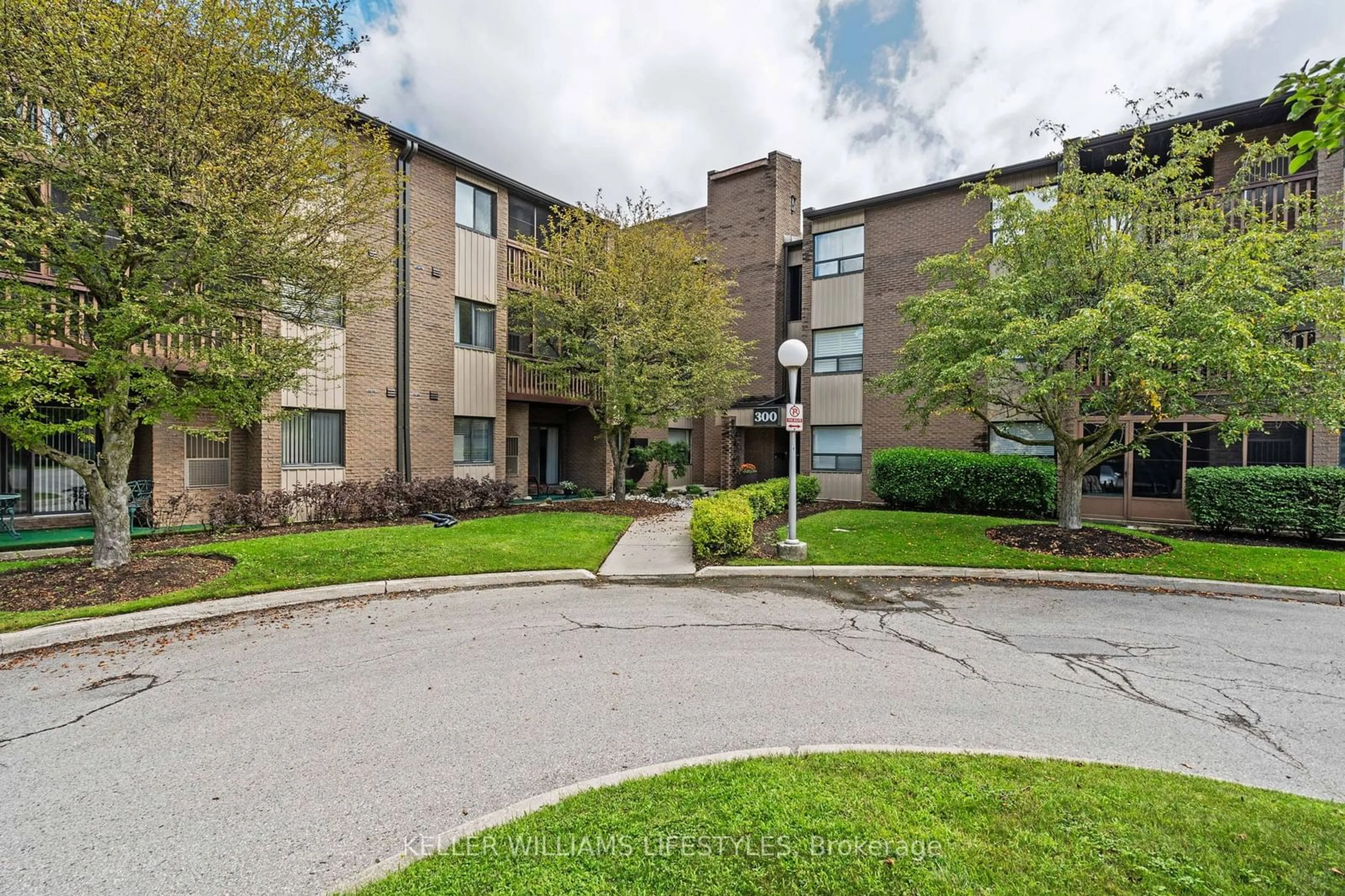 Unknown for 300 Everglade Cres #116, London Ontario N6H 4P8