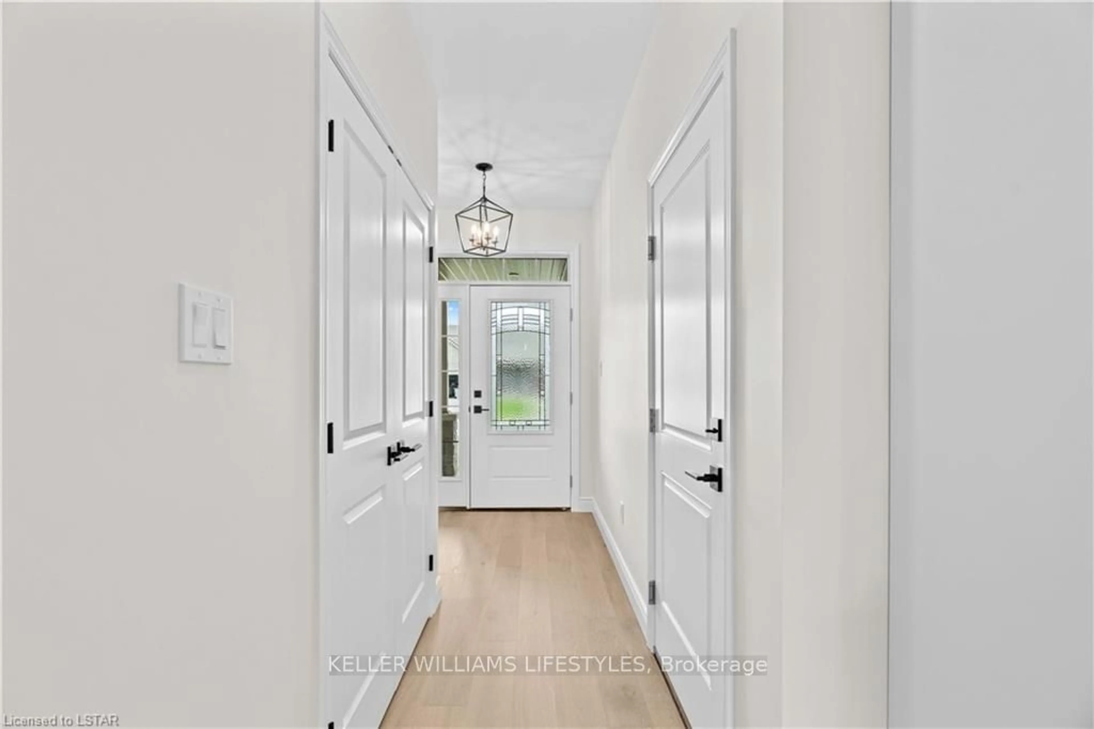 Indoor entryway for 110 LENEVE St, Lambton Shores Ontario N0N 1J0