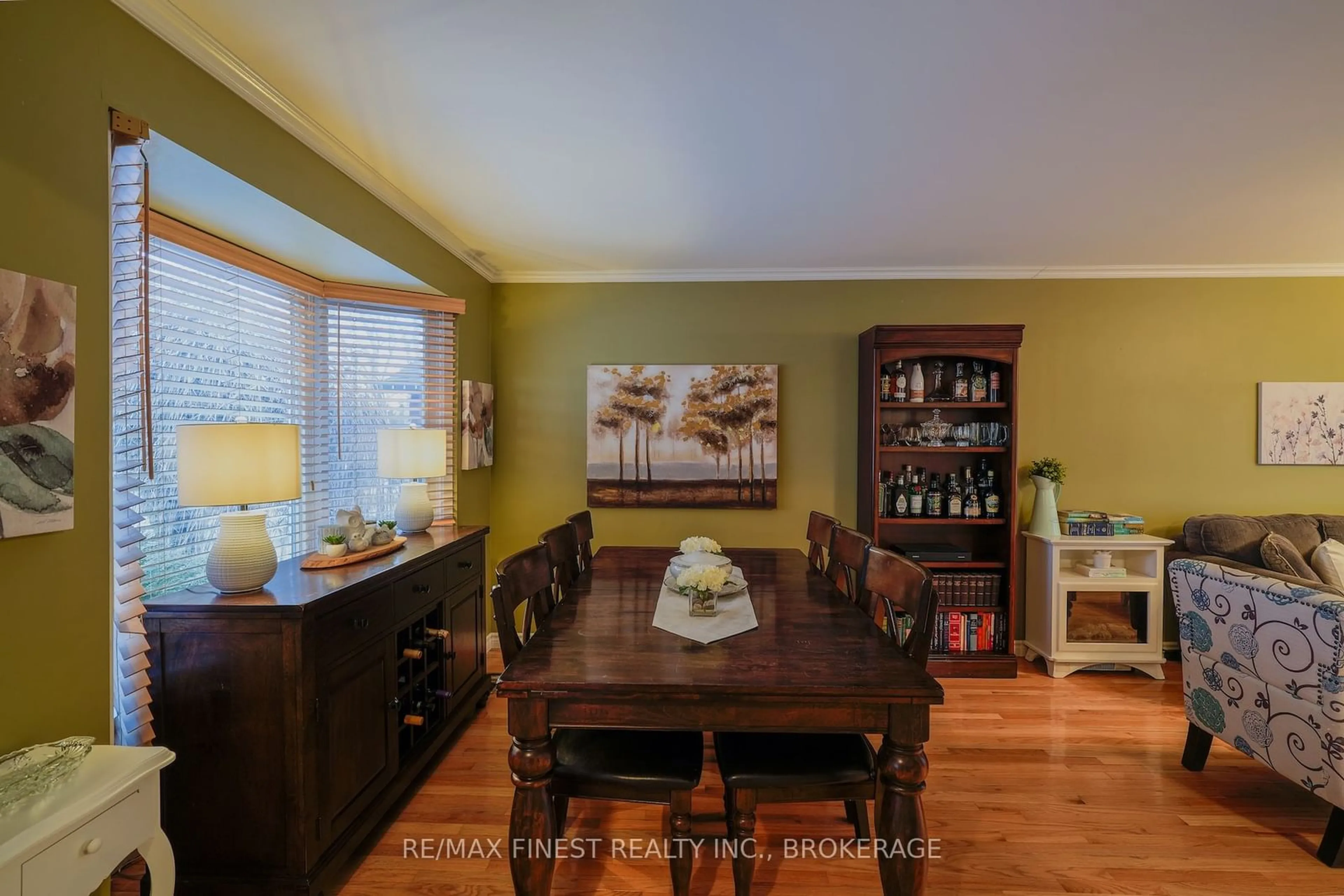 Dining room, wood/laminate floor for 5 Chartwell Cres, Kingston Ontario K7K 6M4