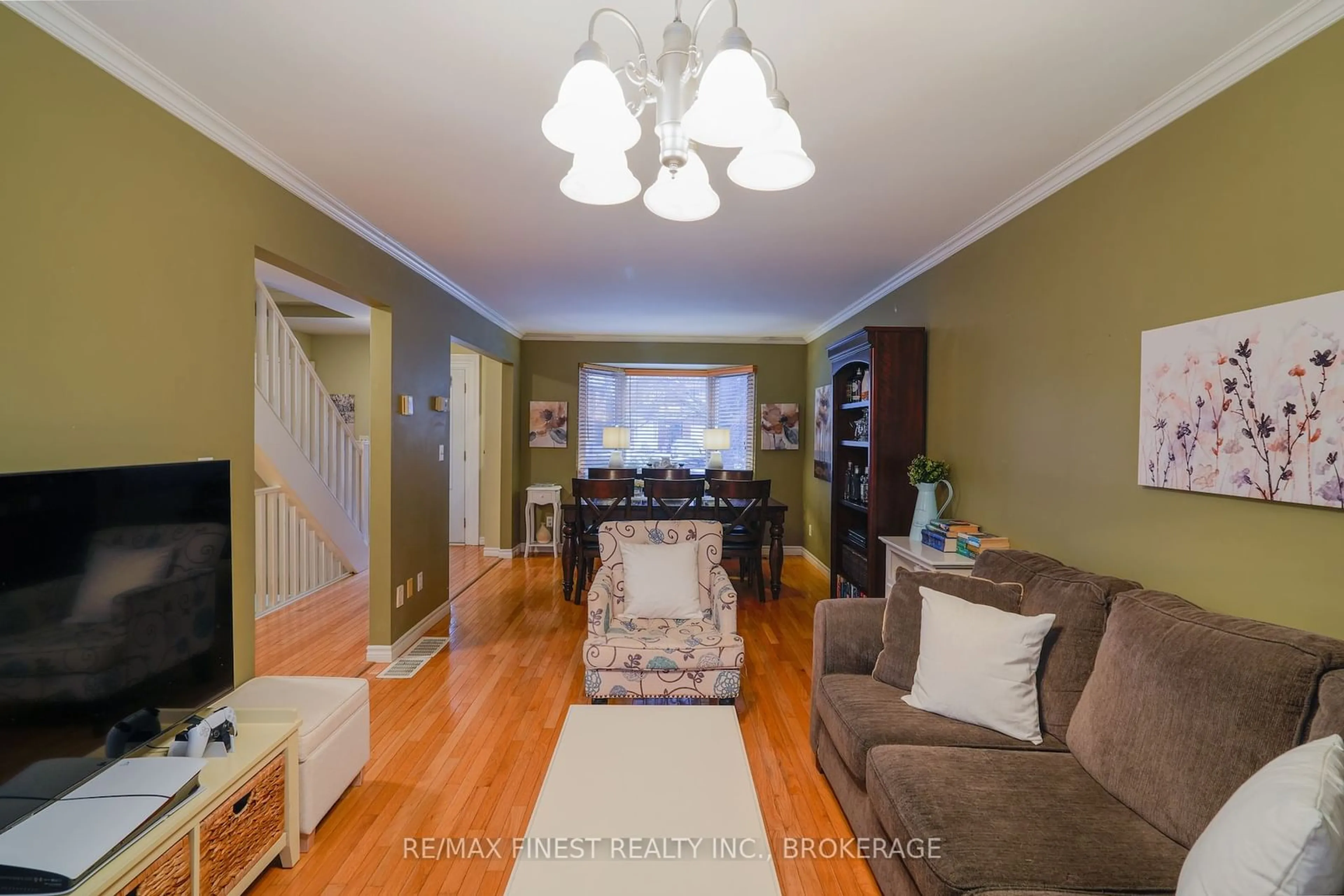 Living room with furniture, wood/laminate floor for 5 Chartwell Cres, Kingston Ontario K7K 6M4