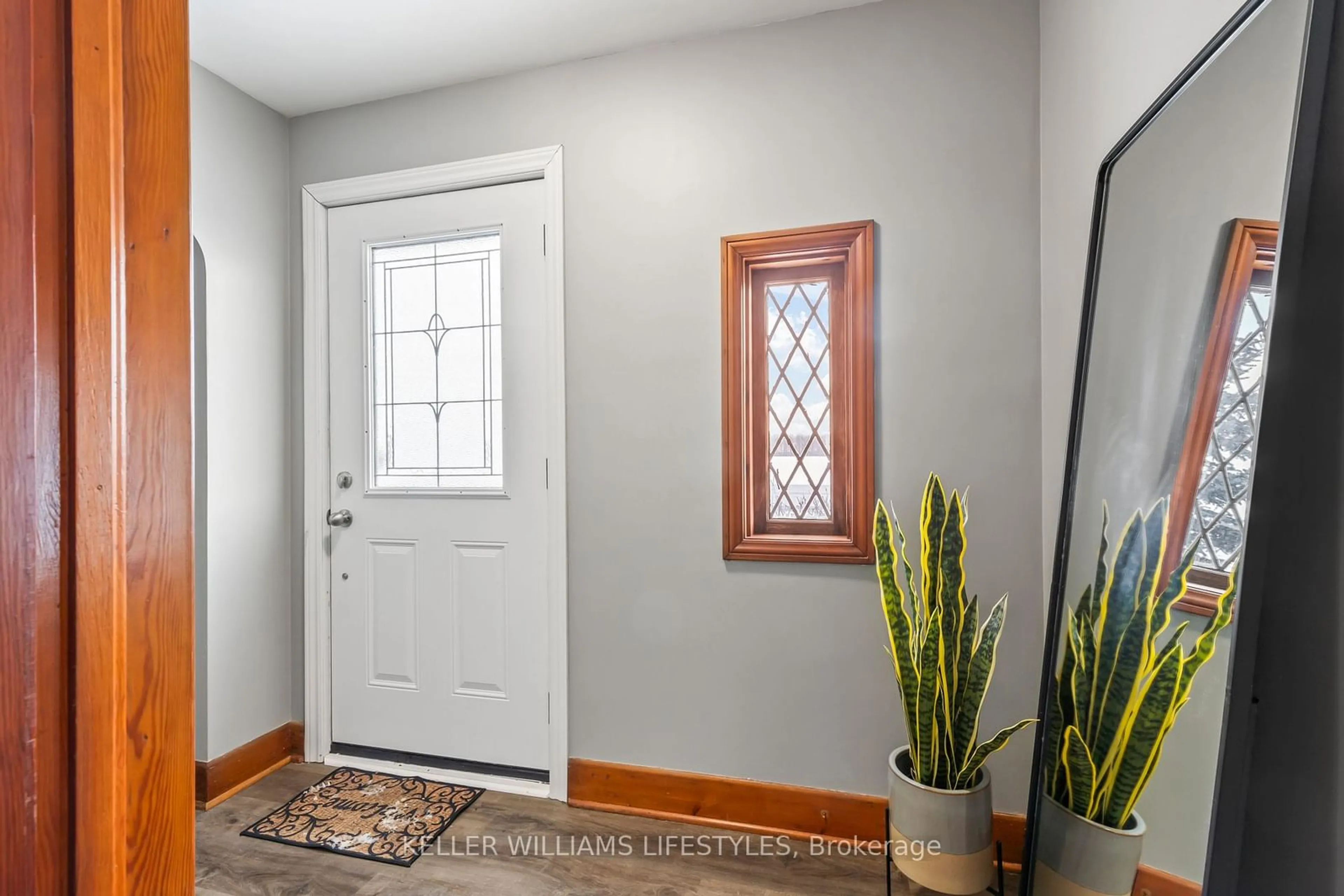 Indoor entryway for 6457 Wellington Rd, London Ontario N6L 1M5