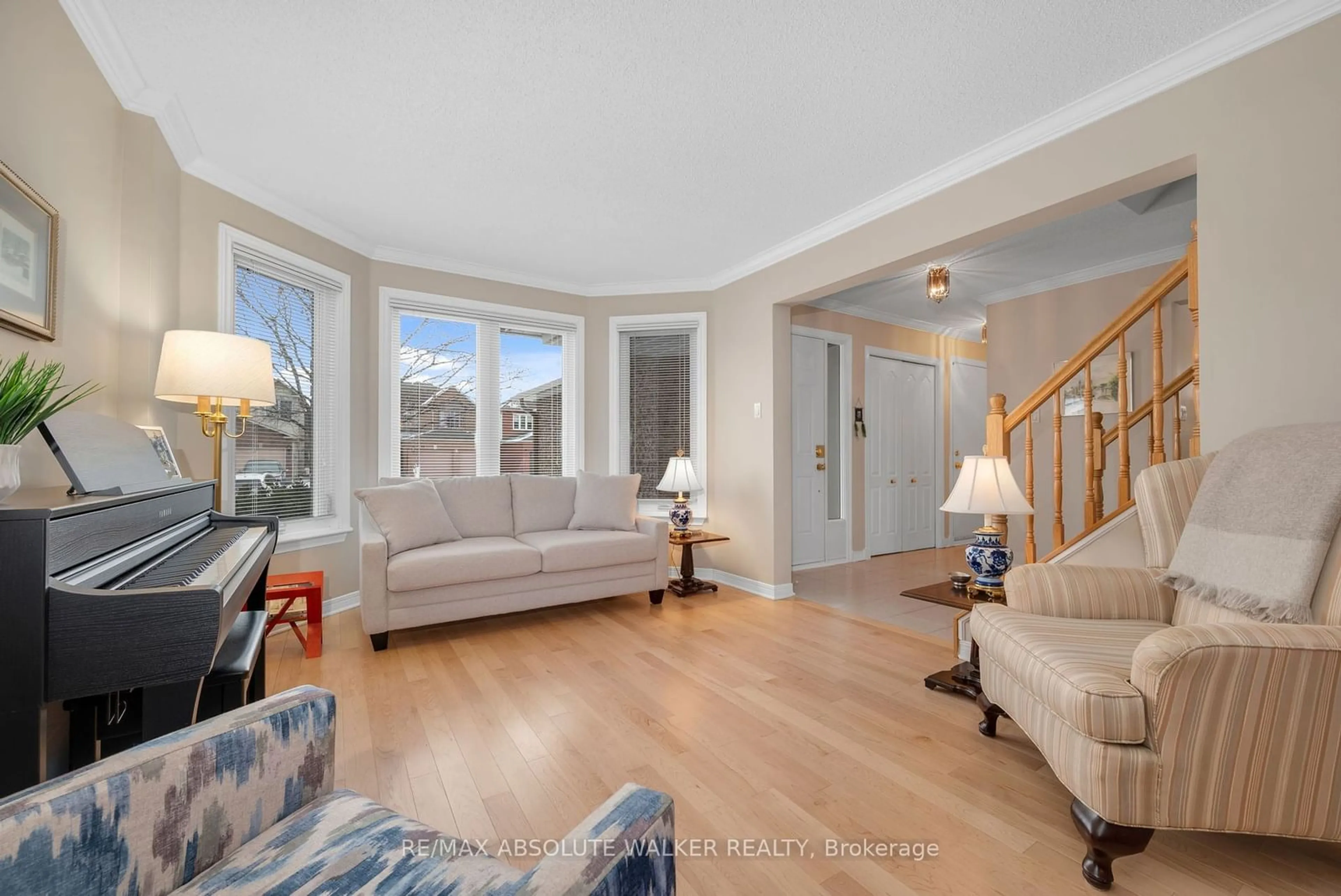 Living room with furniture, unknown for 5 Forestglade Cres, Hunt Club - South Keys and Area Ontario K1G 5X3