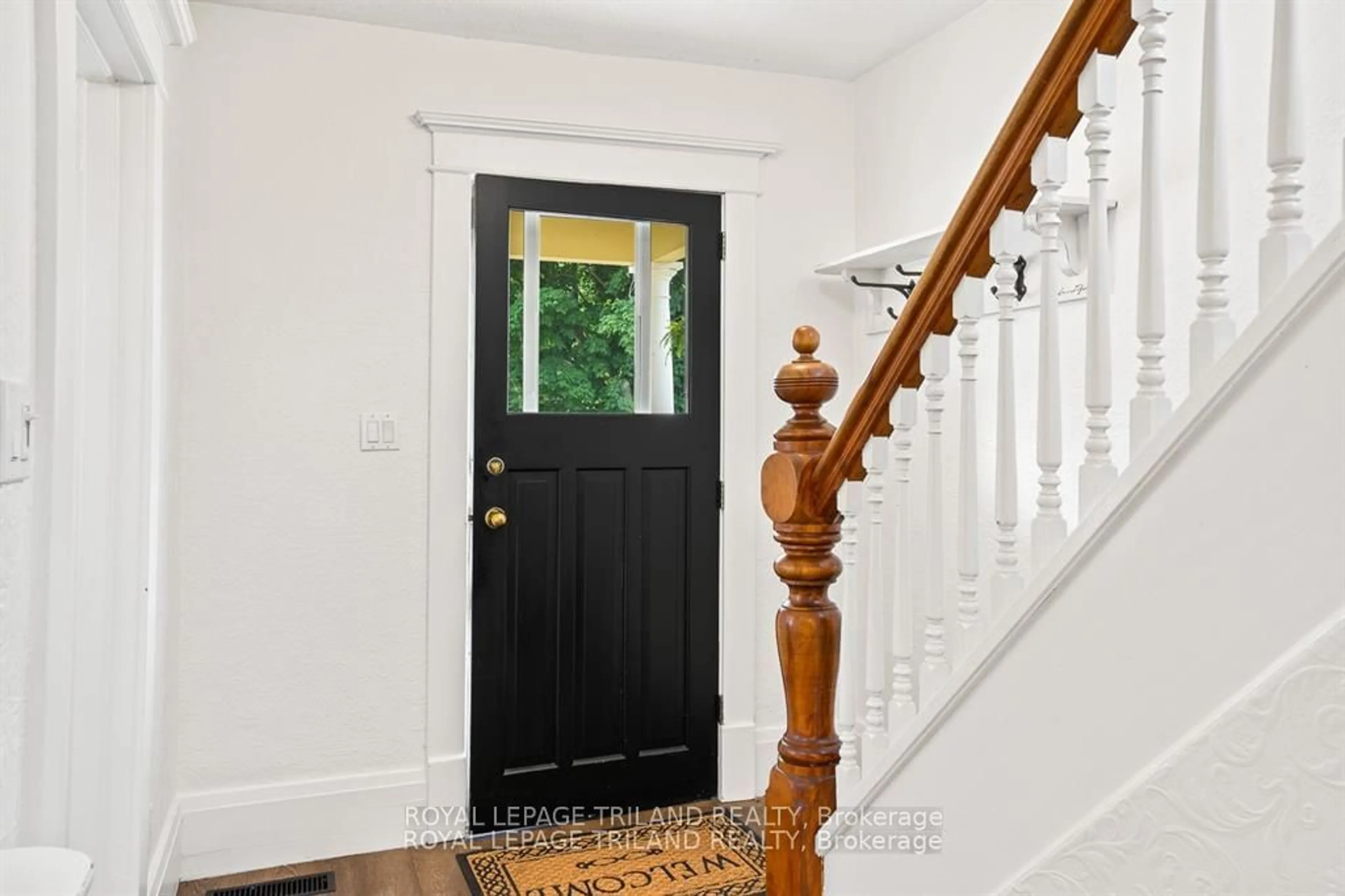 Indoor entryway for 303022 Grey Road 15, Meaford Ontario N0H 1B0