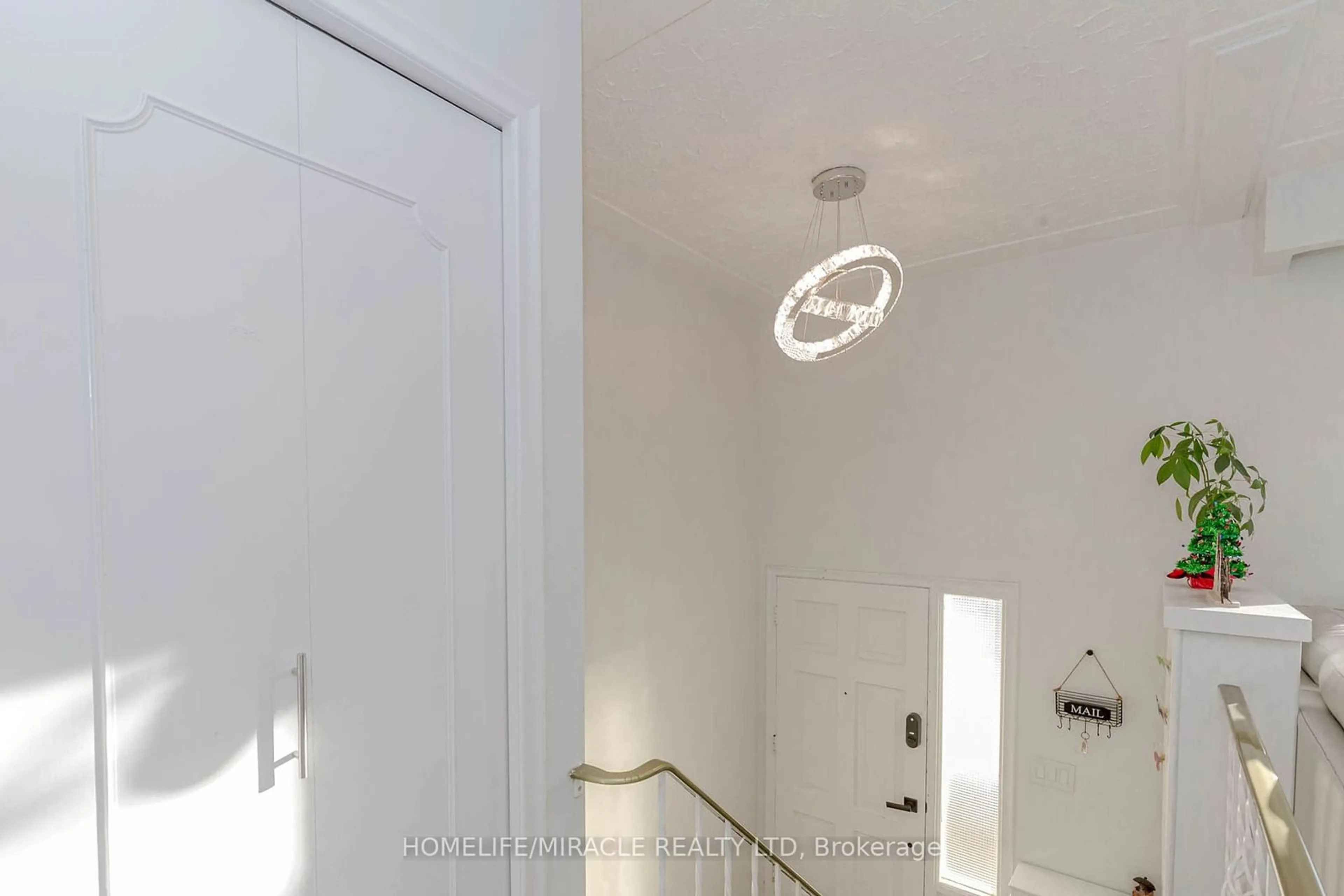 Indoor entryway for 512 Glendene Cres, Waterloo Ontario N2L 4P4