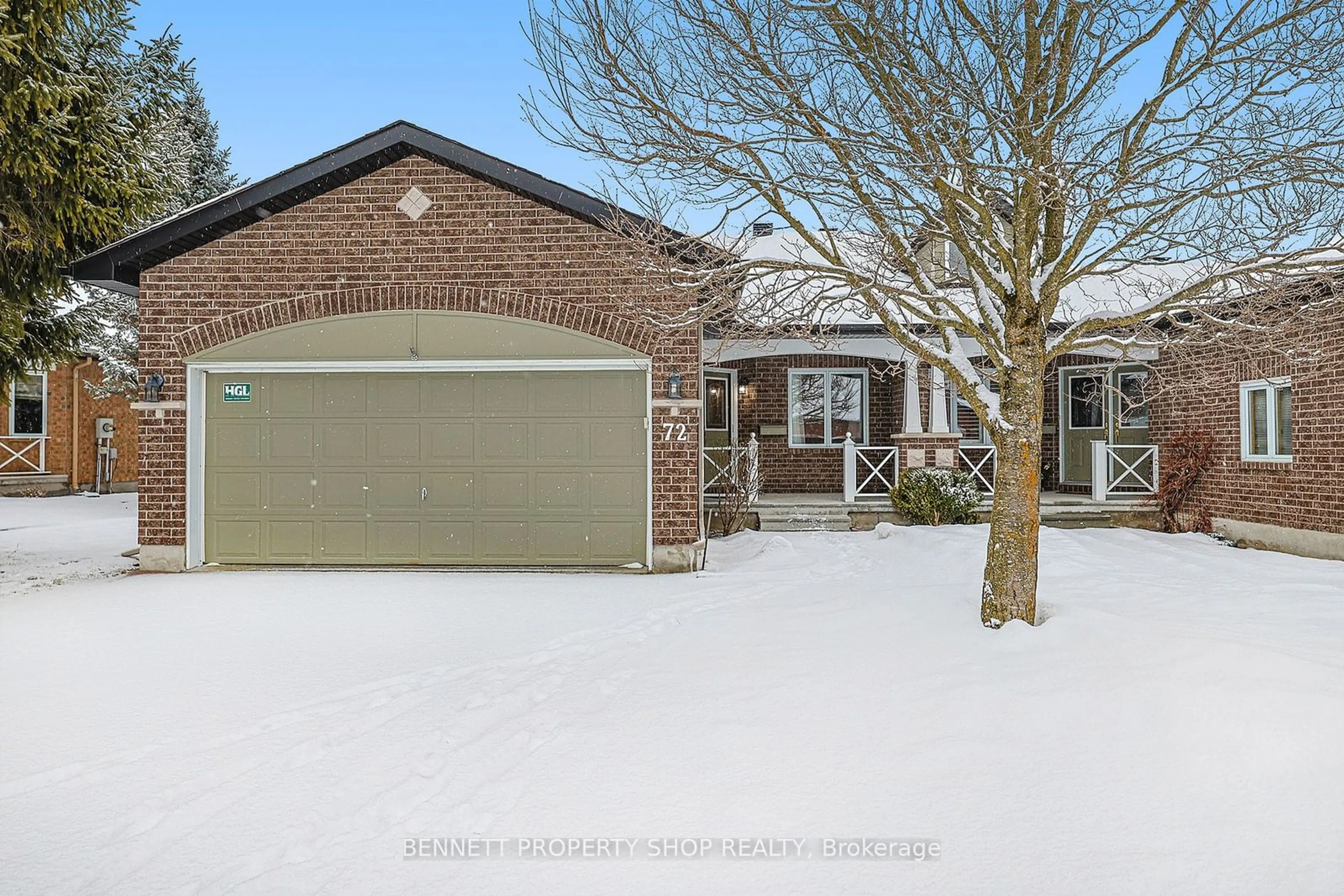 A pic from outside/outdoor area/front of a property/back of a property/a pic from drone, street for 72 Waterthrush Cres, Kanata Ontario K2M 2T9