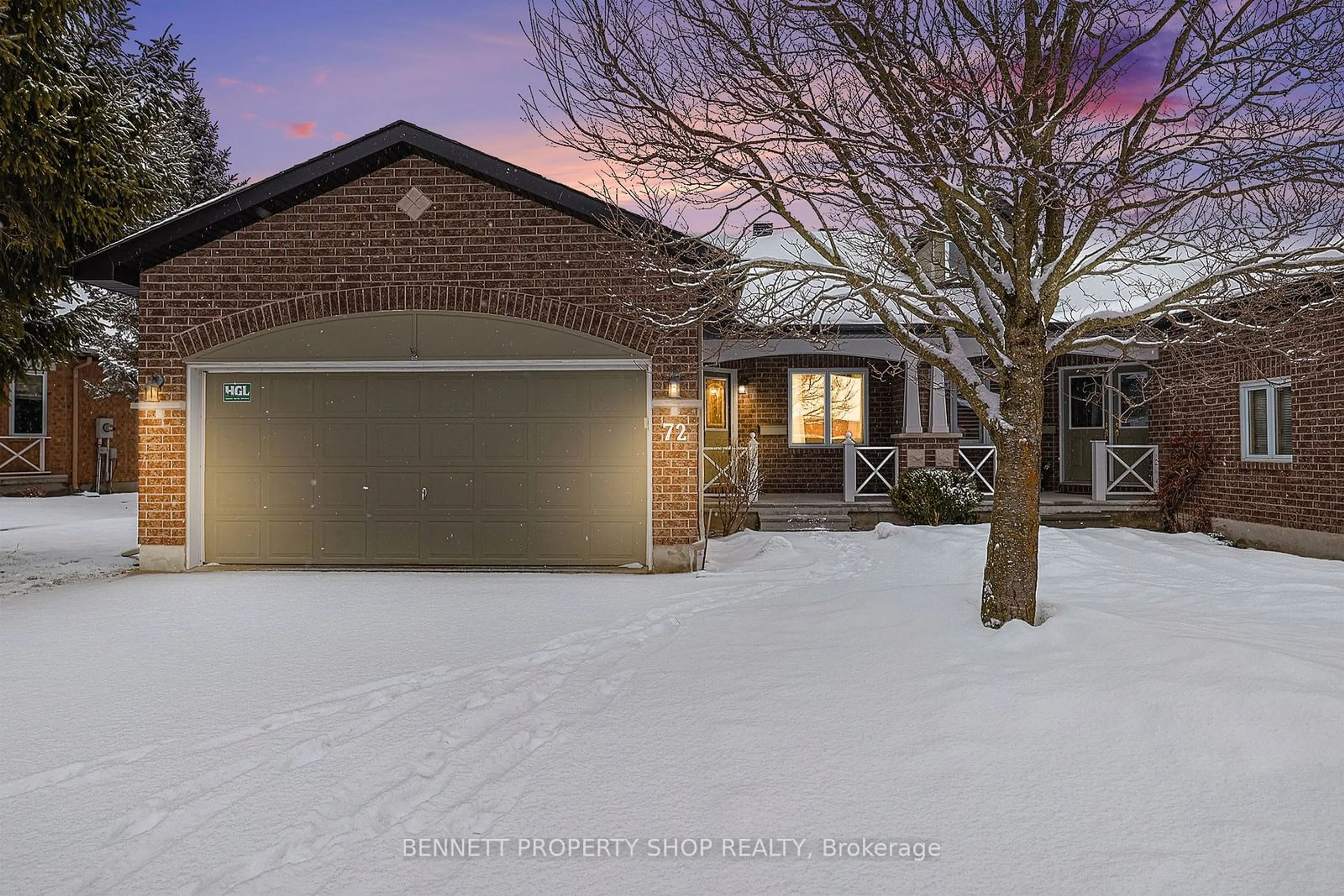 A pic from outside/outdoor area/front of a property/back of a property/a pic from drone, street for 72 Waterthrush Cres, Kanata Ontario K2M 2T9