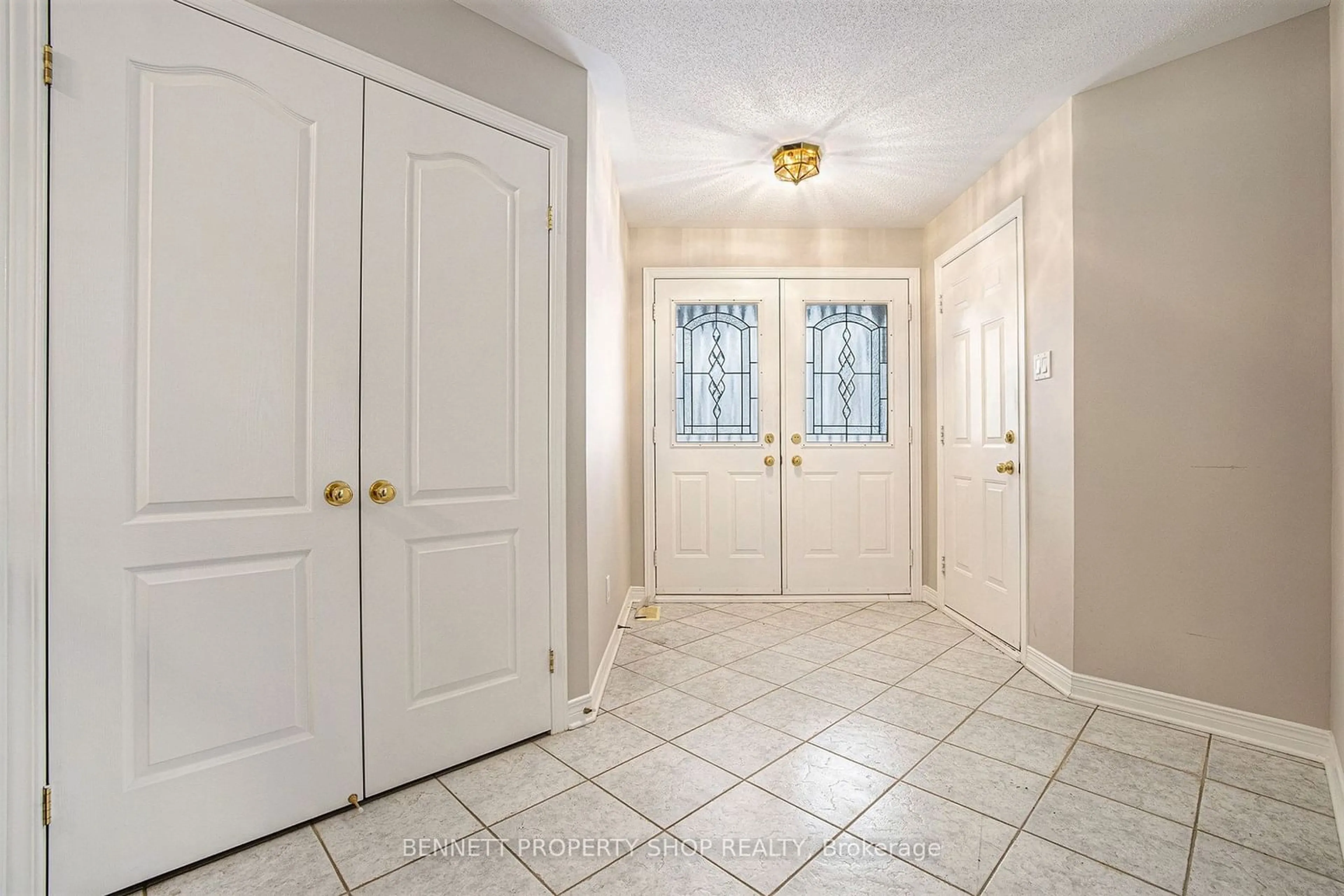 Indoor entryway for 72 Waterthrush Cres, Kanata Ontario K2M 2T9