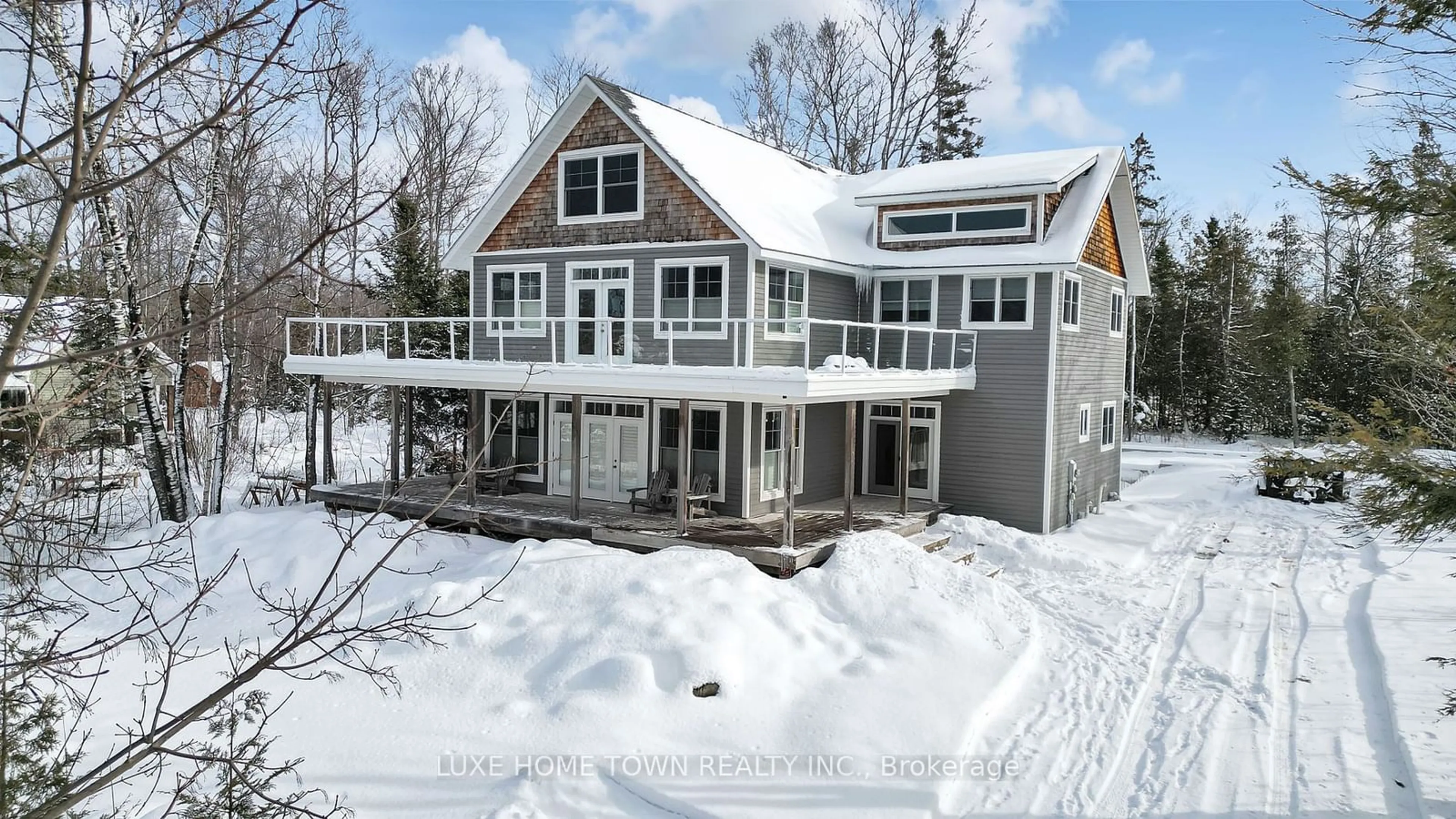 A pic from outside/outdoor area/front of a property/back of a property/a pic from drone, building for 545 Eckford Ave, Saugeen Shores Ontario N0H 2L0