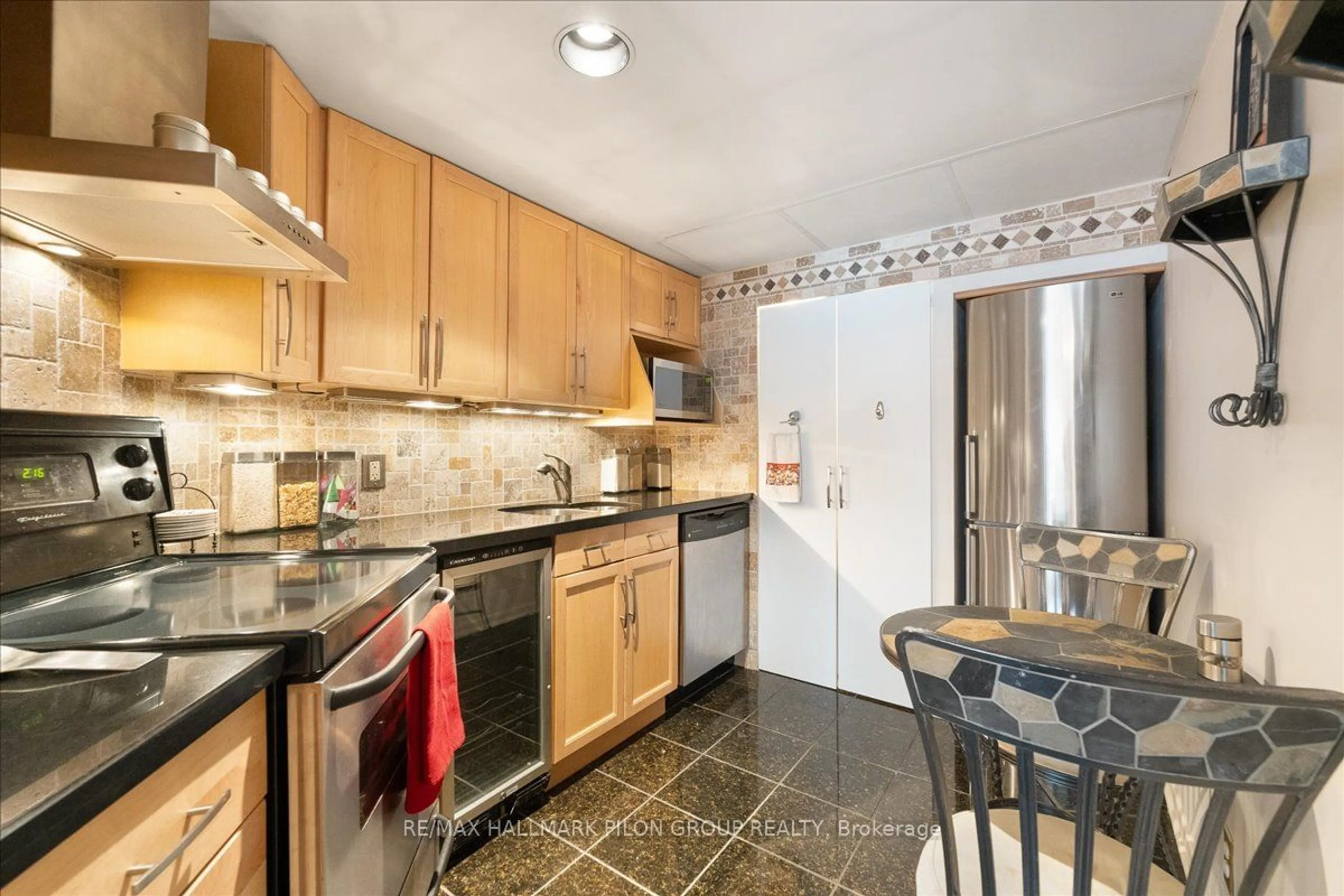 Standard kitchen, ceramic/tile floor for 12 Clarence St #3, Lower Town - Sandy Hill Ontario K1N 5P3