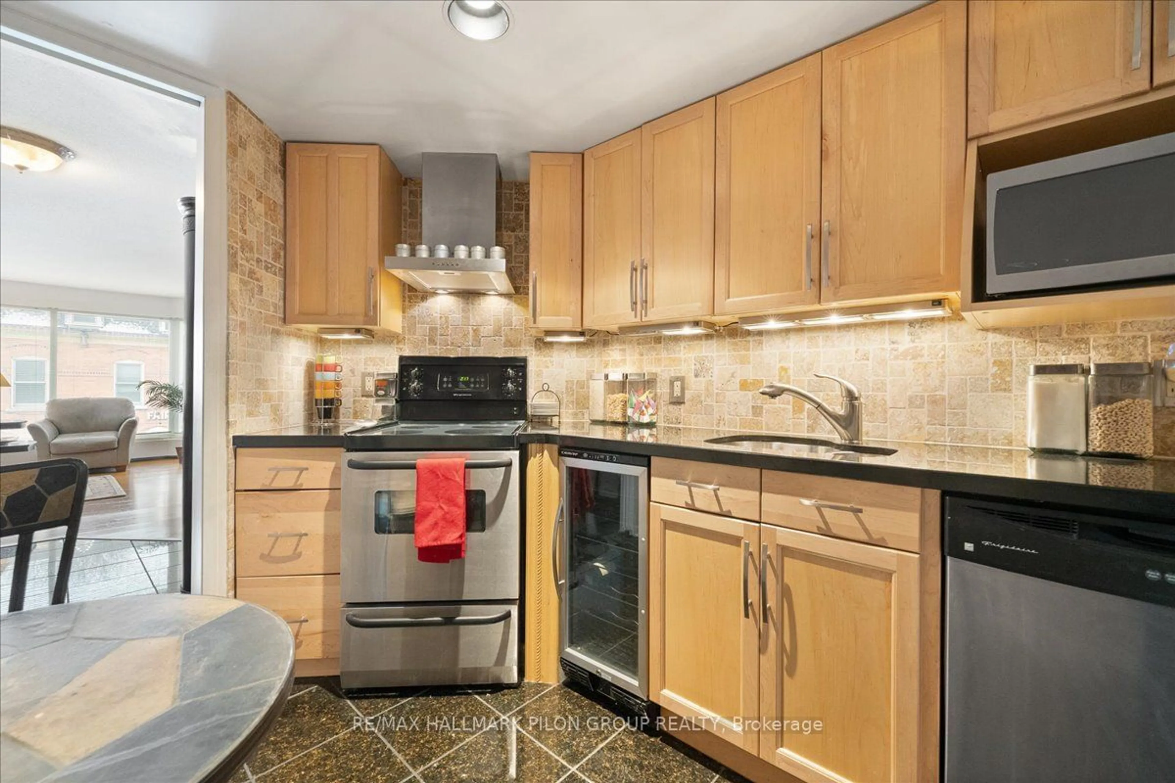 Standard kitchen, unknown for 12 Clarence St #3, Lower Town - Sandy Hill Ontario K1N 5P3