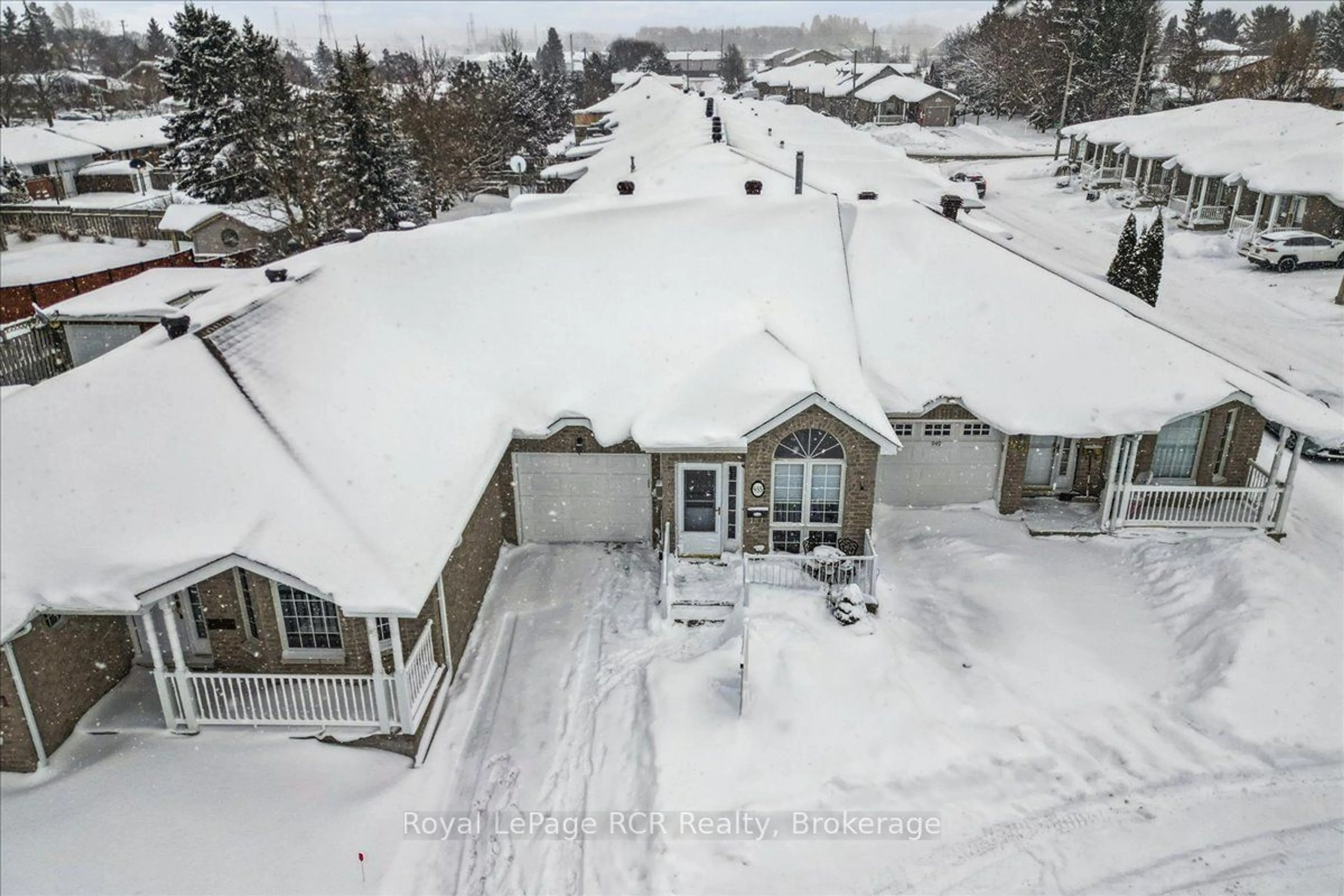 A pic from outside/outdoor area/front of a property/back of a property/a pic from drone, unknown for 955 9th A Ave, Owen Sound Ontario N4K 6Y4