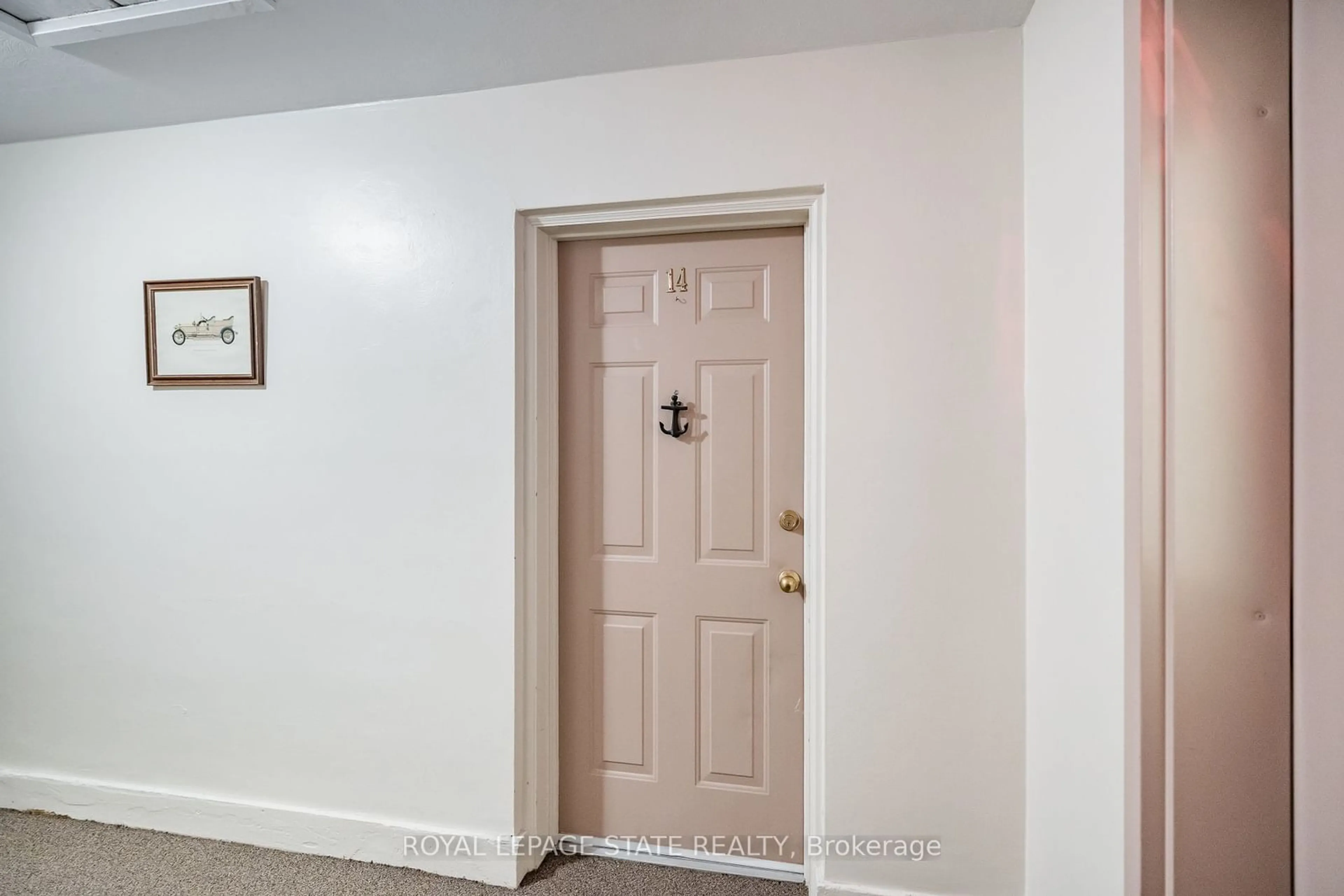 Indoor entryway for 227 MacNab St #14, Hamilton Ontario L8P 3C9