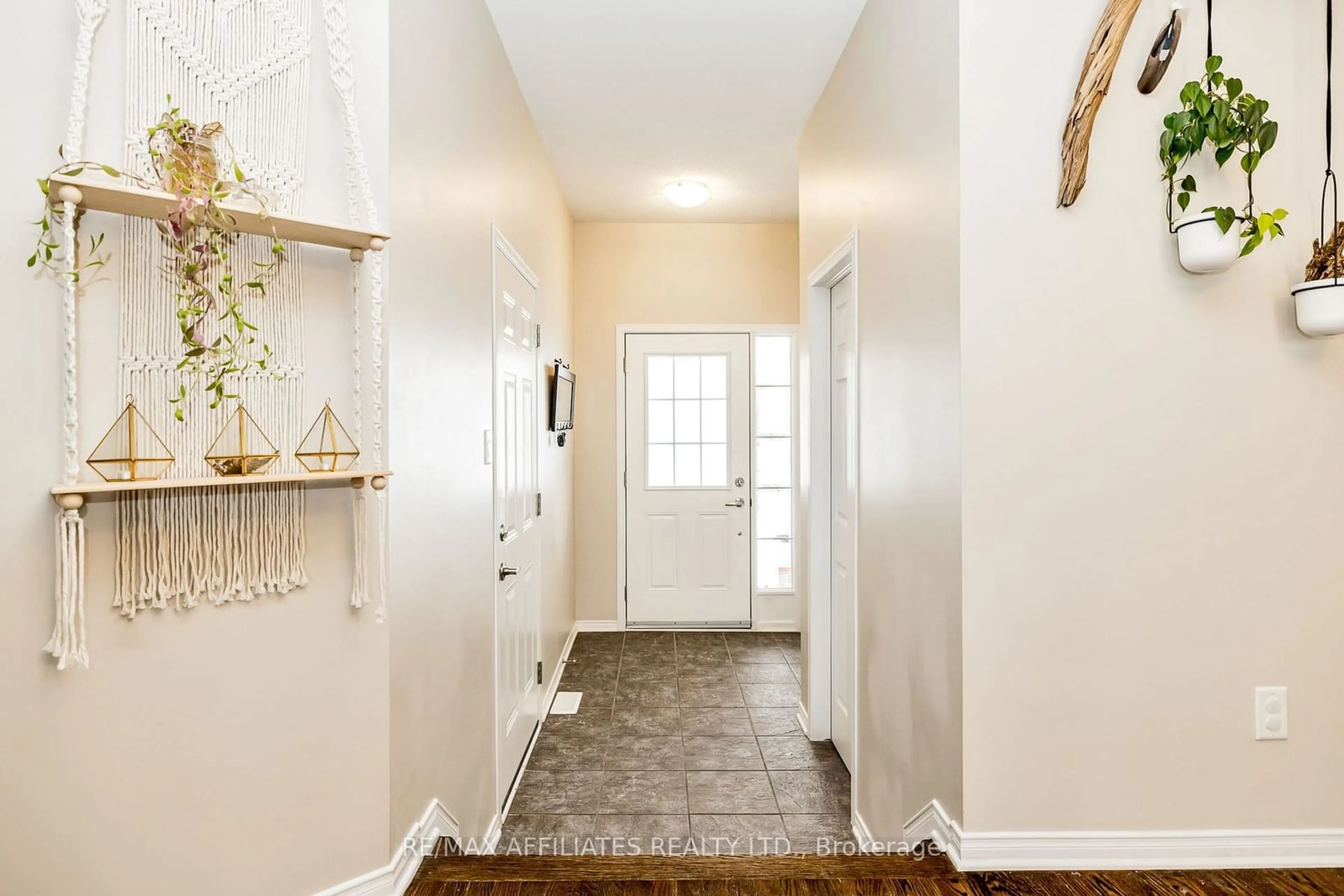 Indoor entryway for 203 Opus St, Kanata Ontario K2S 0J2