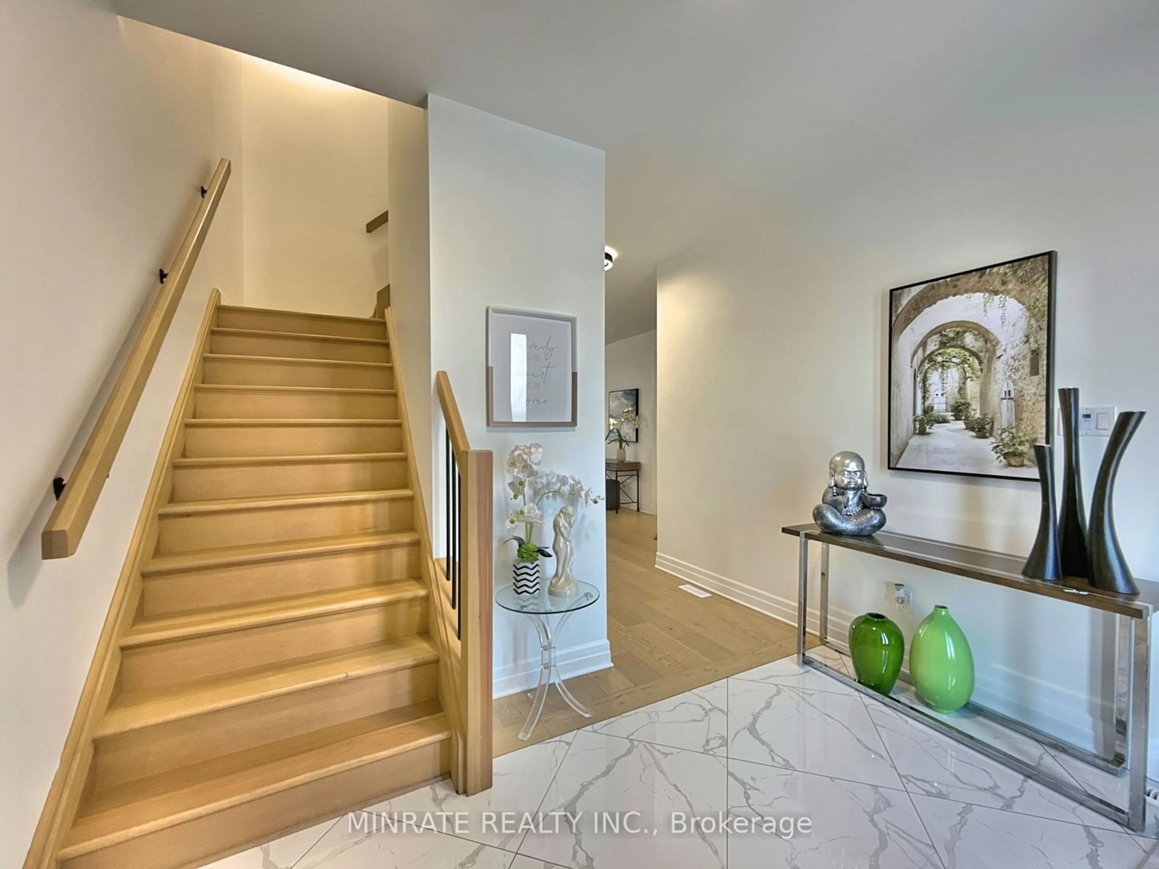 Indoor entryway for 2149 Linkway Blvd, London Ontario N6K 0K8