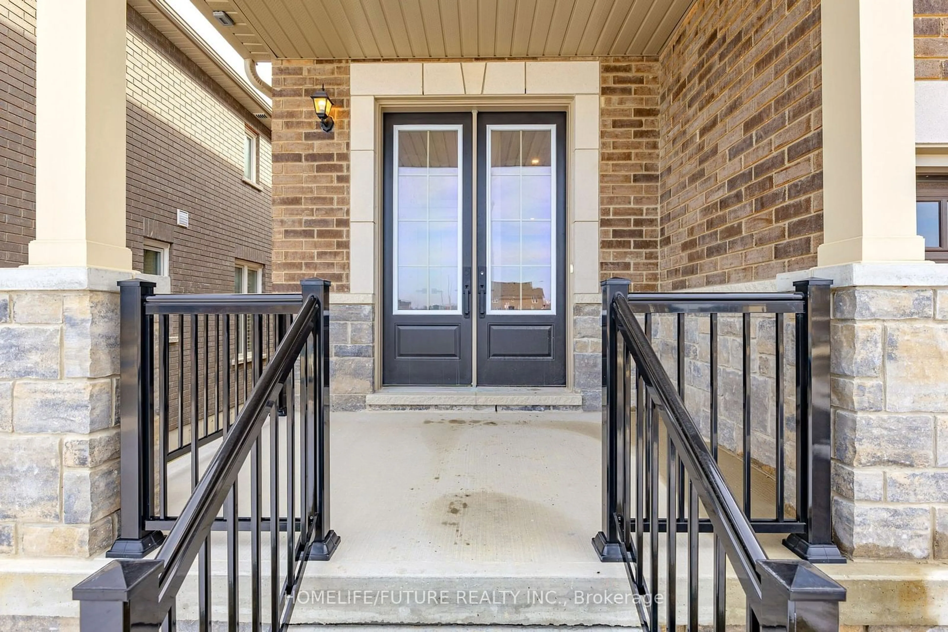 Indoor entryway for 229 O'Neil St, Peterborough Ontario K9K 0H8