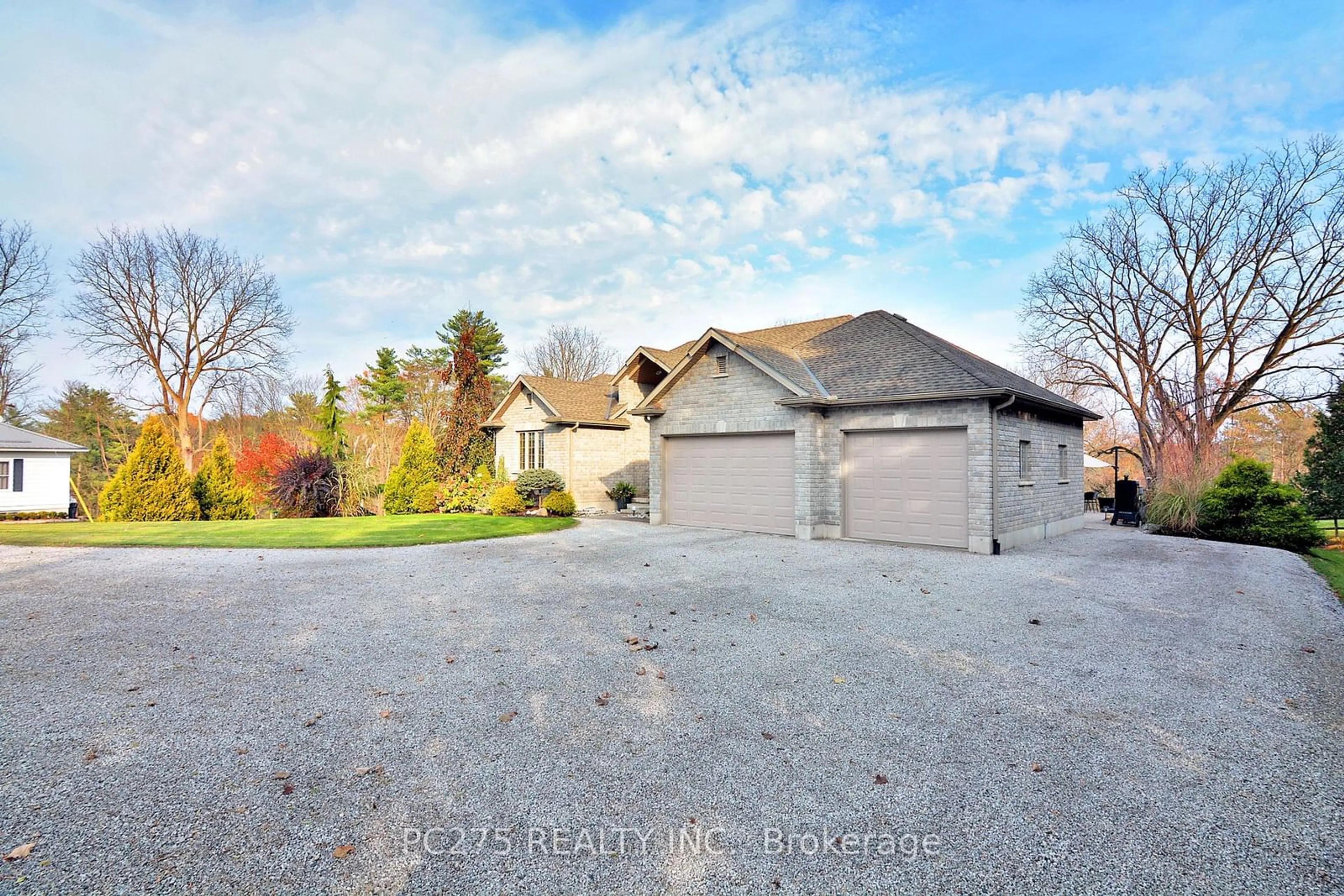 A pic from outside/outdoor area/front of a property/back of a property/a pic from drone, street for 9442 Richmond Rd, Aylmer Ontario N5H 2R1