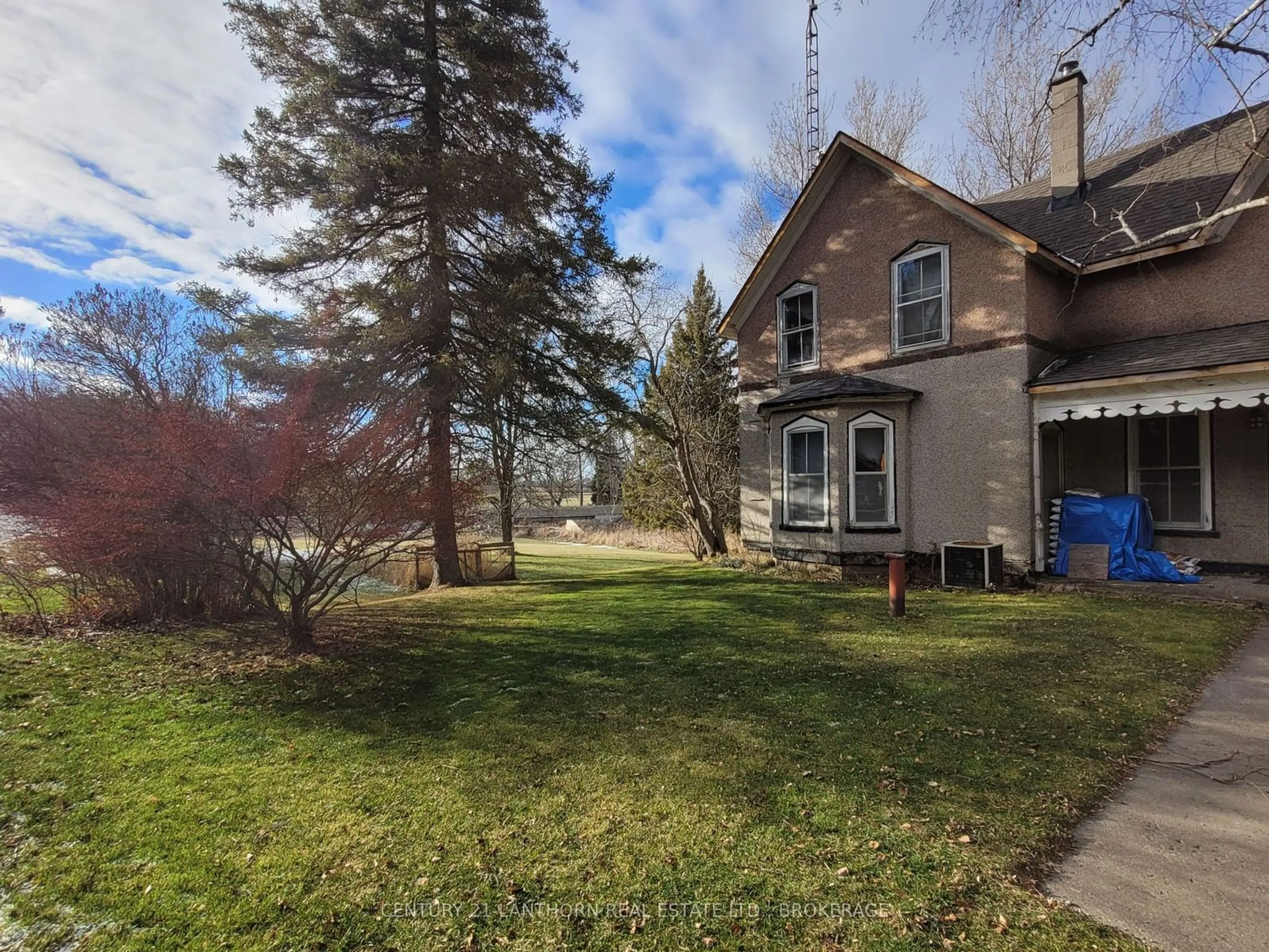 A pic from outside/outdoor area/front of a property/back of a property/a pic from drone, street for 3179 Big Creek St, Greater Napanee Ontario K7R 3K6