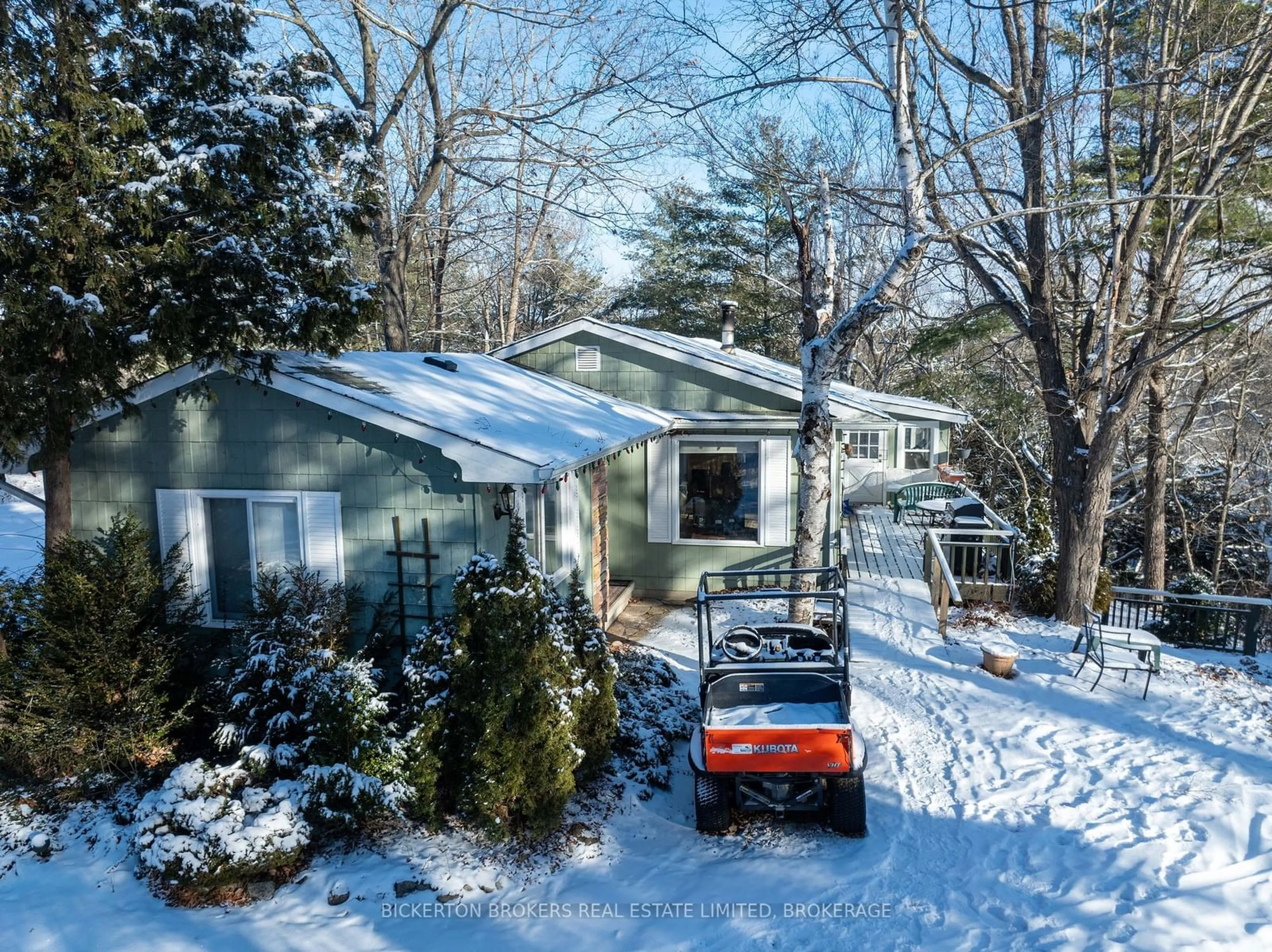 A pic from outside/outdoor area/front of a property/back of a property/a pic from drone, street for 929 Riverside Rd, Leeds & Grenville Ontario K0E 1N0