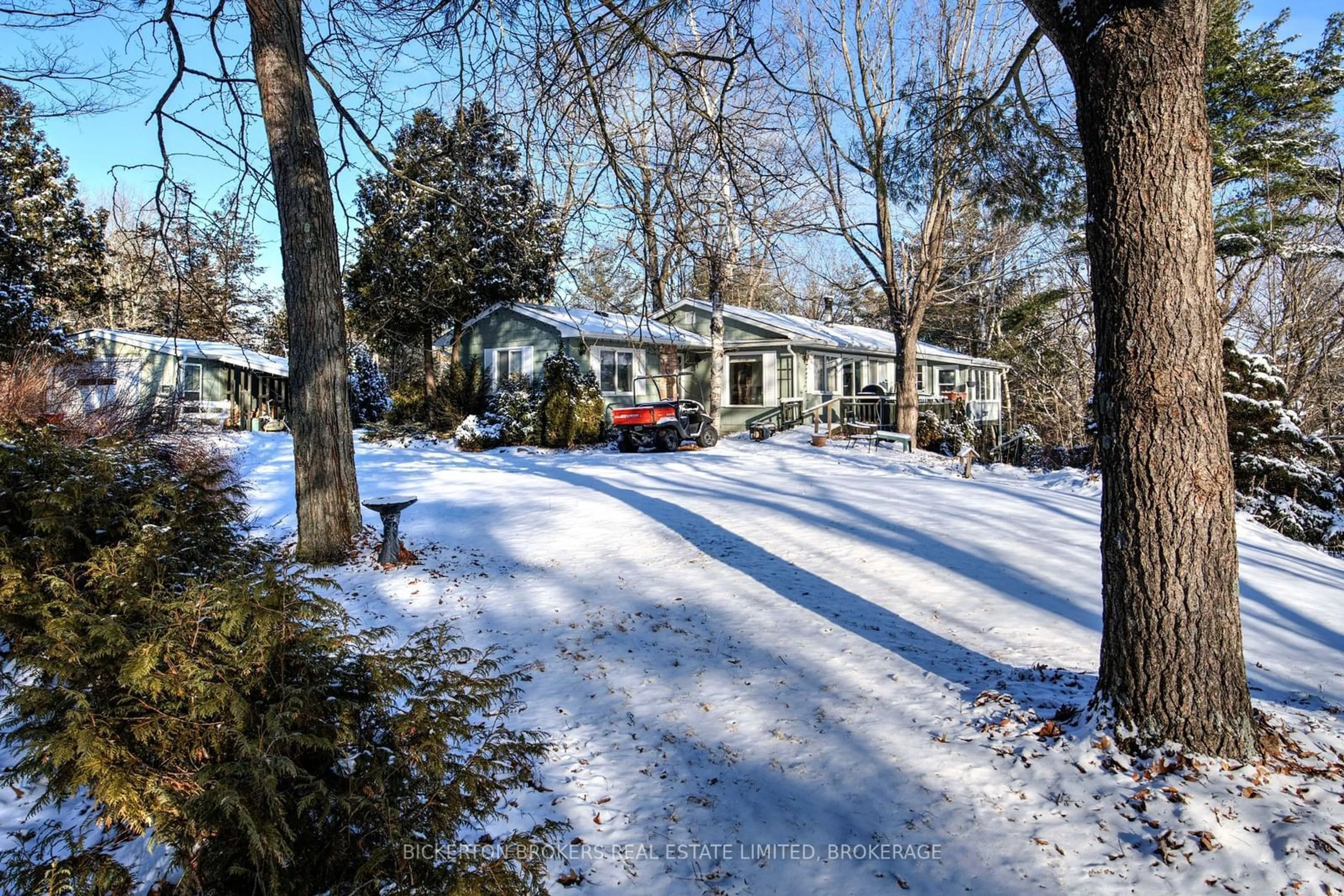 A pic from outside/outdoor area/front of a property/back of a property/a pic from drone, street for 929 Riverside Rd, Leeds & Grenville Ontario K0E 1N0